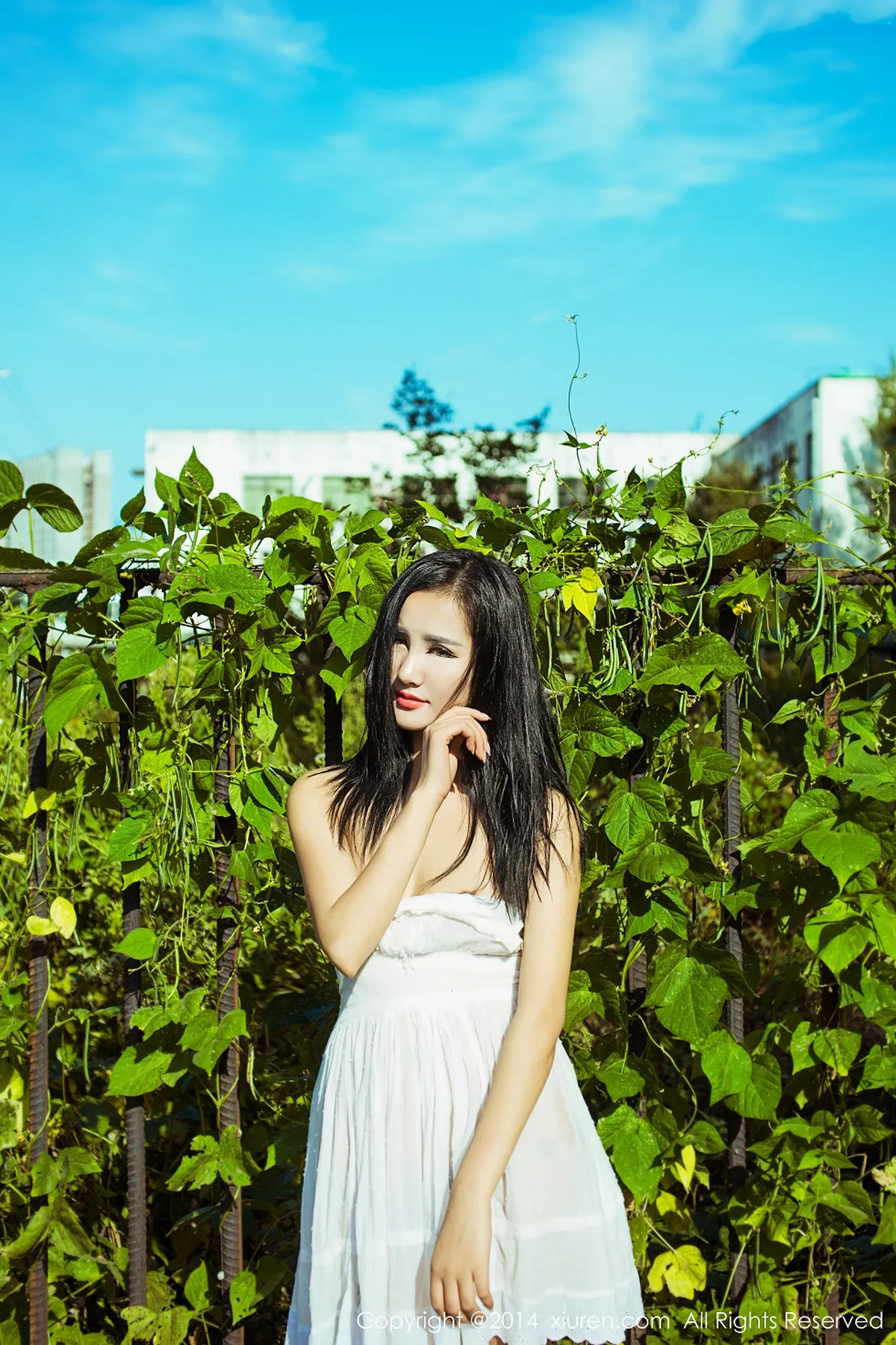 秀人集.com_[XiuRen秀人网]No.226_邻家美女刘薇拉户外花丛中性感内衣秀完美身材写真50P