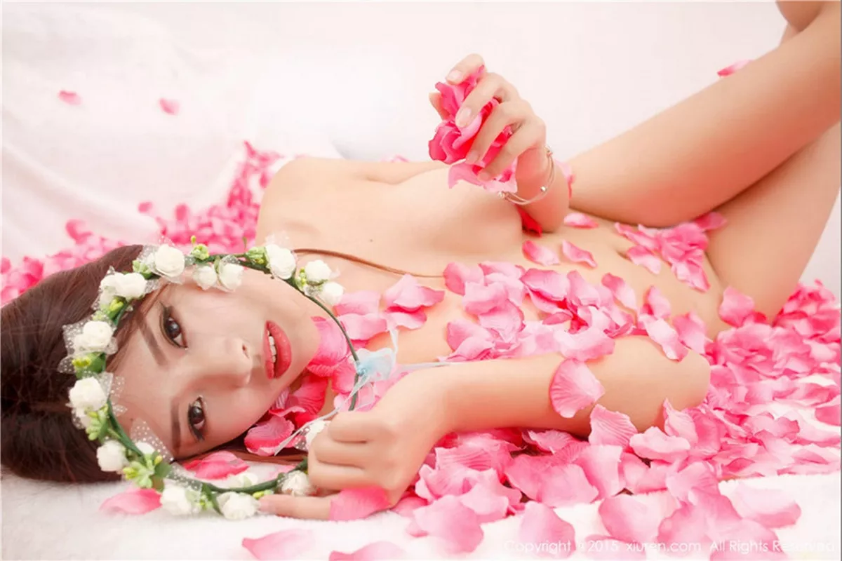 秀人集.com_[XiuRen秀人网]No.310_职业模特Rose尹冰雅花丛中大尺度全裸人体艺术诱惑写真92P