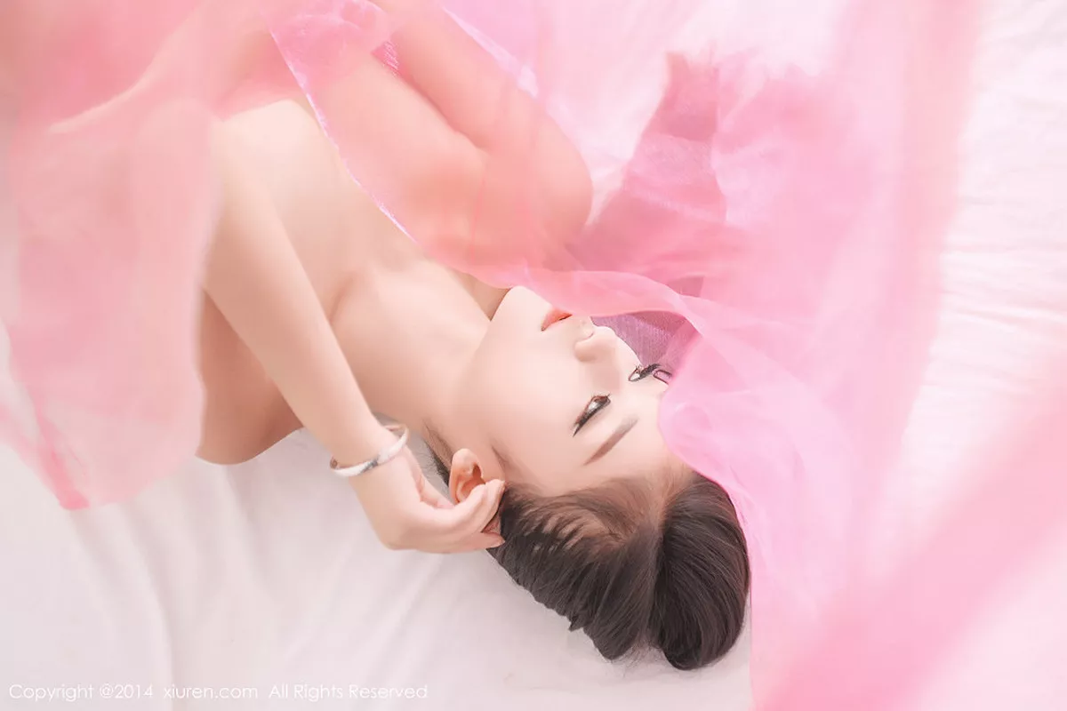 秀人集.com_[XiuRen秀人网]No.244_嫩模史雨姐姐户外红色内衣秀丰满美乳性感写真50P