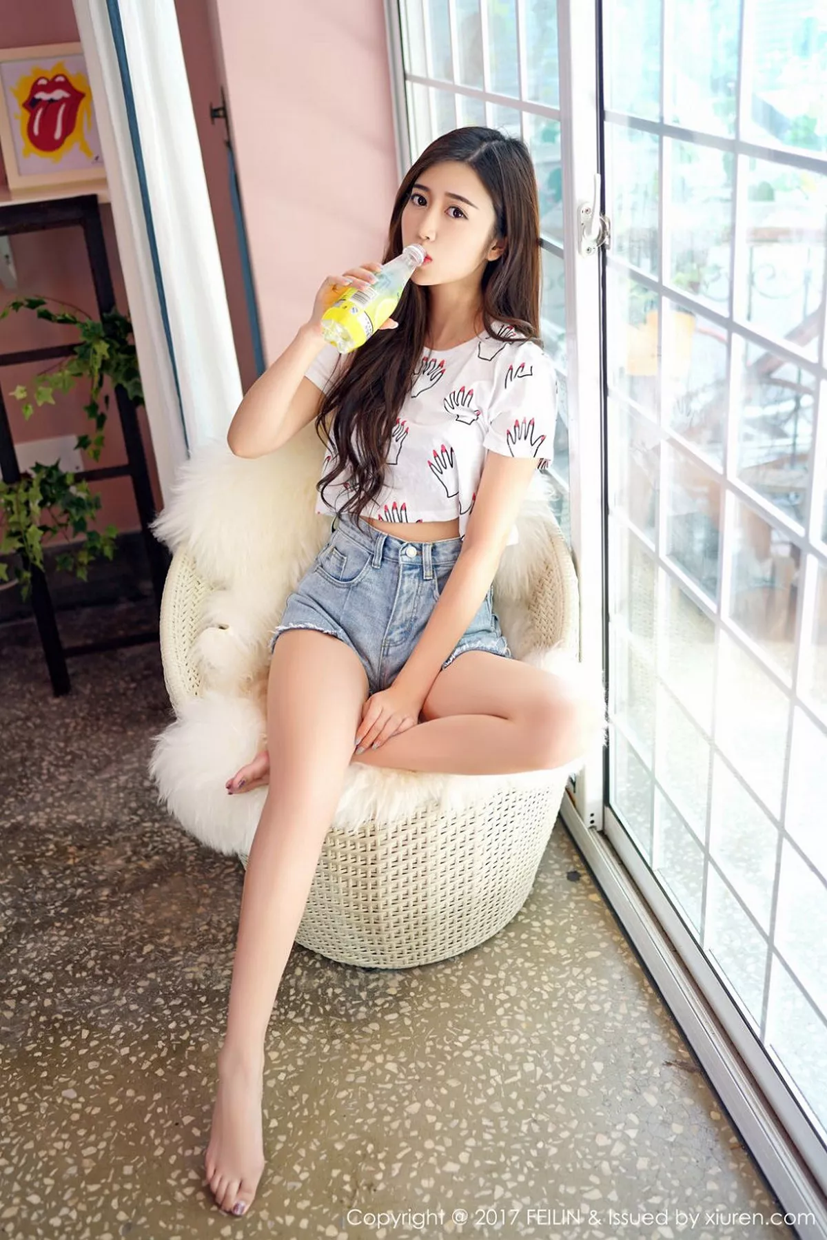 秀人集.com_[FeiLin嗲囡囡]Vol.074_人气嫩模方绮言Ayaka居家私房牛仔热裤秀完美身材写真40P