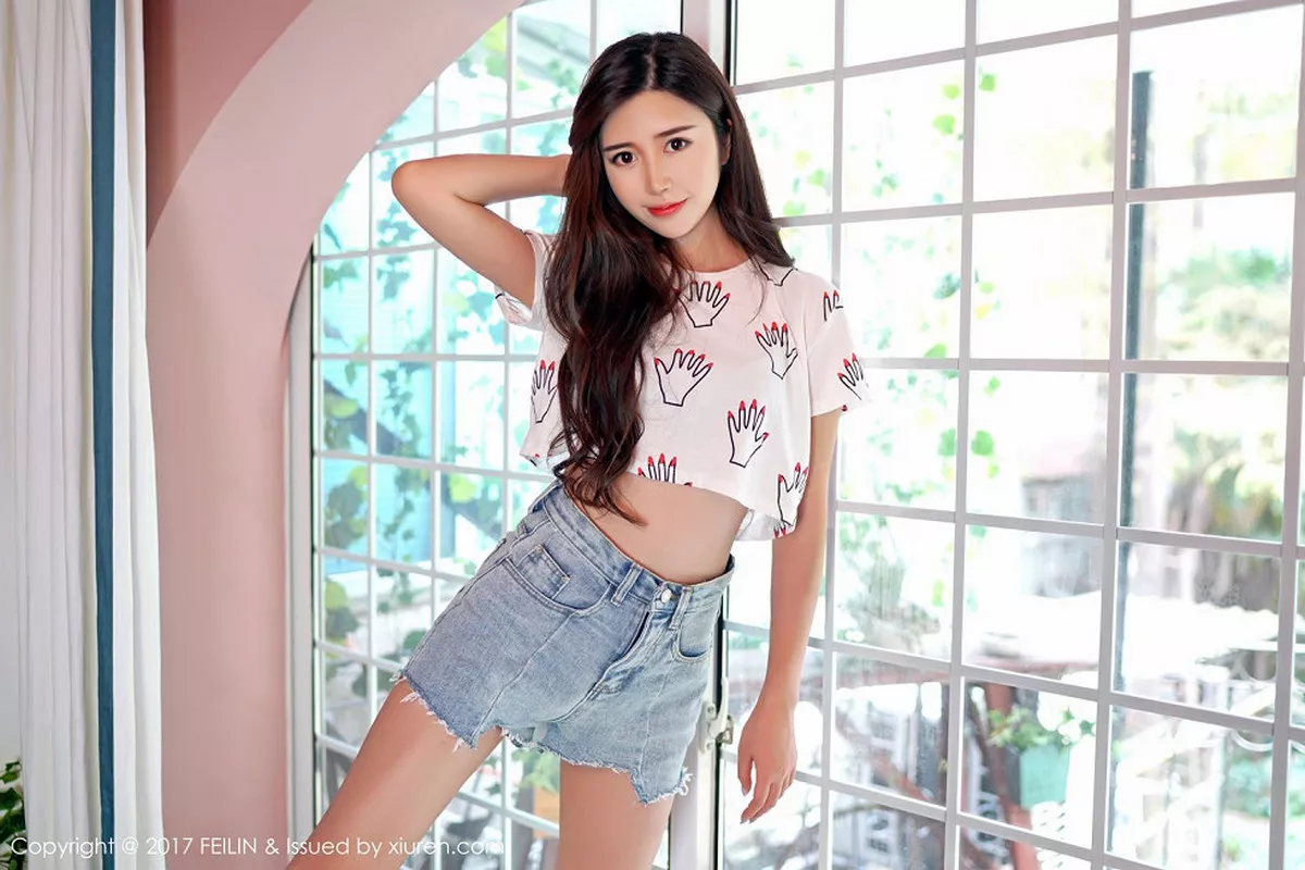 秀人集.com_[FeiLin嗲囡囡]Vol.074_人气嫩模方绮言Ayaka居家私房牛仔热裤秀完美身材写真40P
