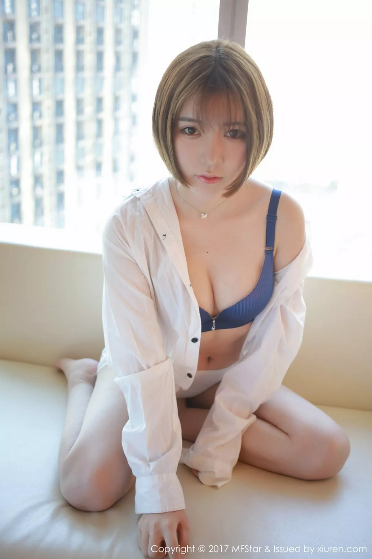 秀人集.com_[MFStar模范学院]Vol.089_丽质嫩模冷不丁居家白衬衣不穿内衣秀美胸撩人写真52P