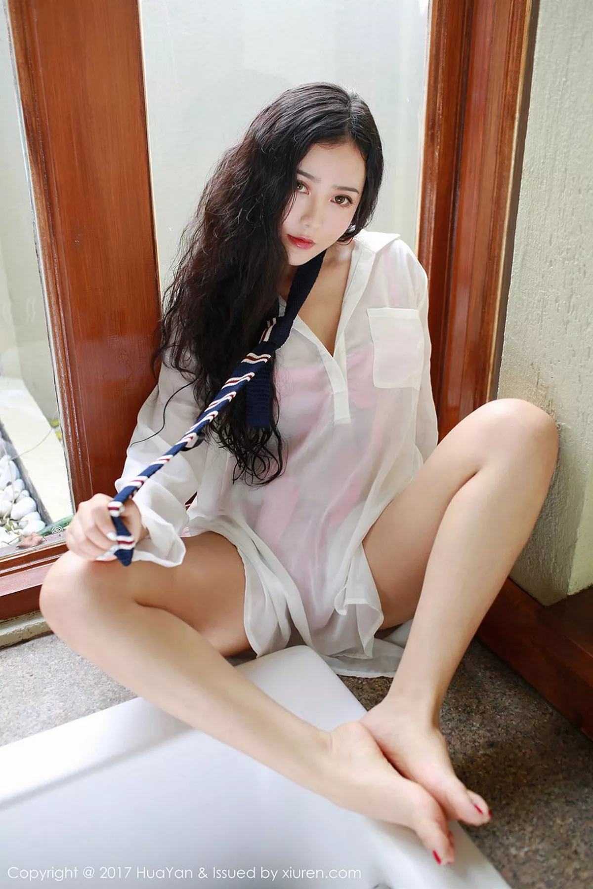 秀人集.com_[HuaYan花の颜]Vol.028_嫩模Manuela玛鲁娜长滩岛旅拍飘带内衣秀丰乳肥臀写真35P