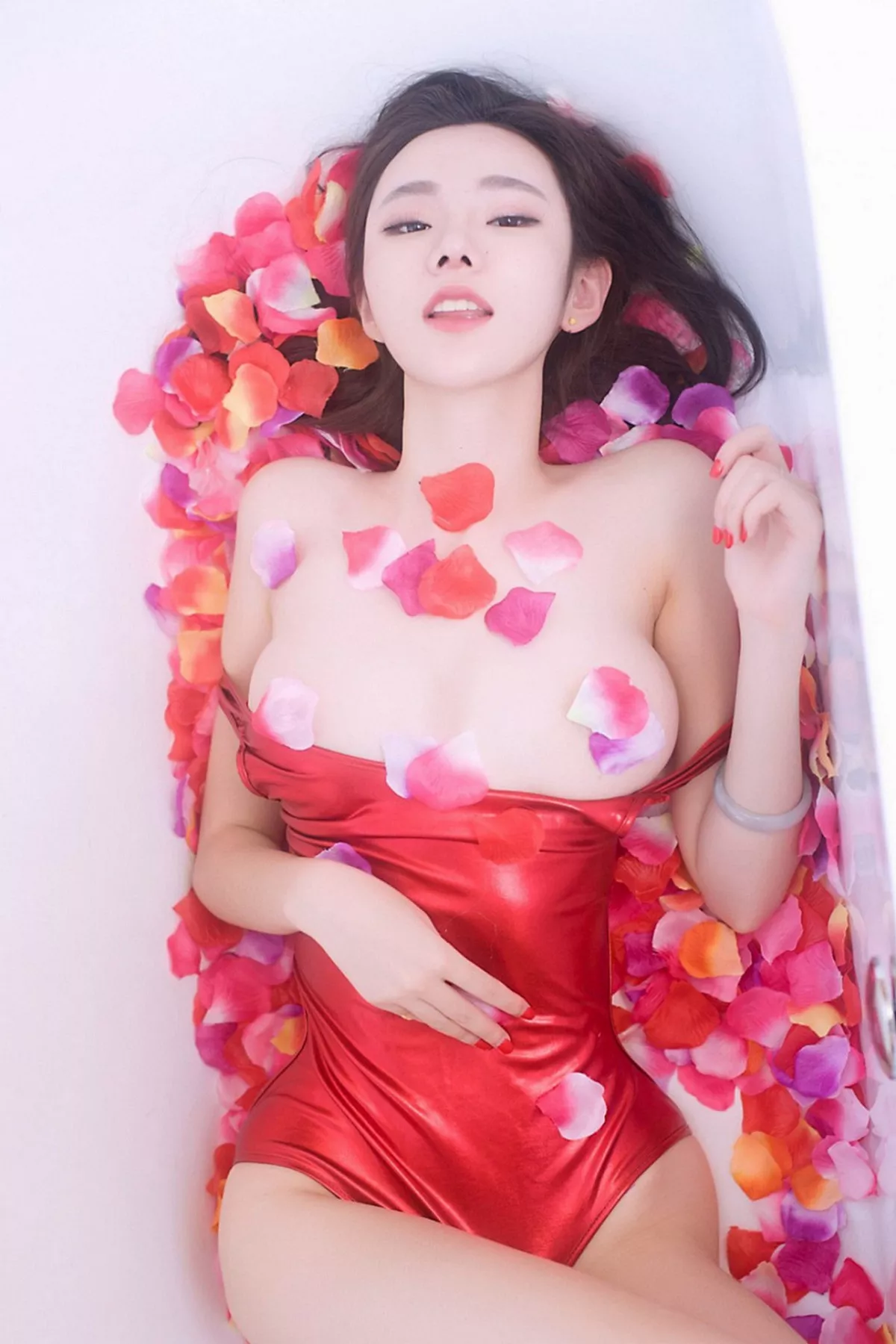 秀人集.com_[XiuRen秀人网]No.625_嫩模萌琪琪Irene高叉猩红色连体比基尼半脱秀豪乳诱惑写真59P