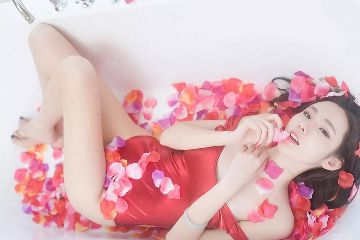 秀人集.com_[XiuRen秀人网]No.625_嫩模萌琪琪Irene高叉猩红色连体比基尼半脱秀豪乳诱惑写真59P