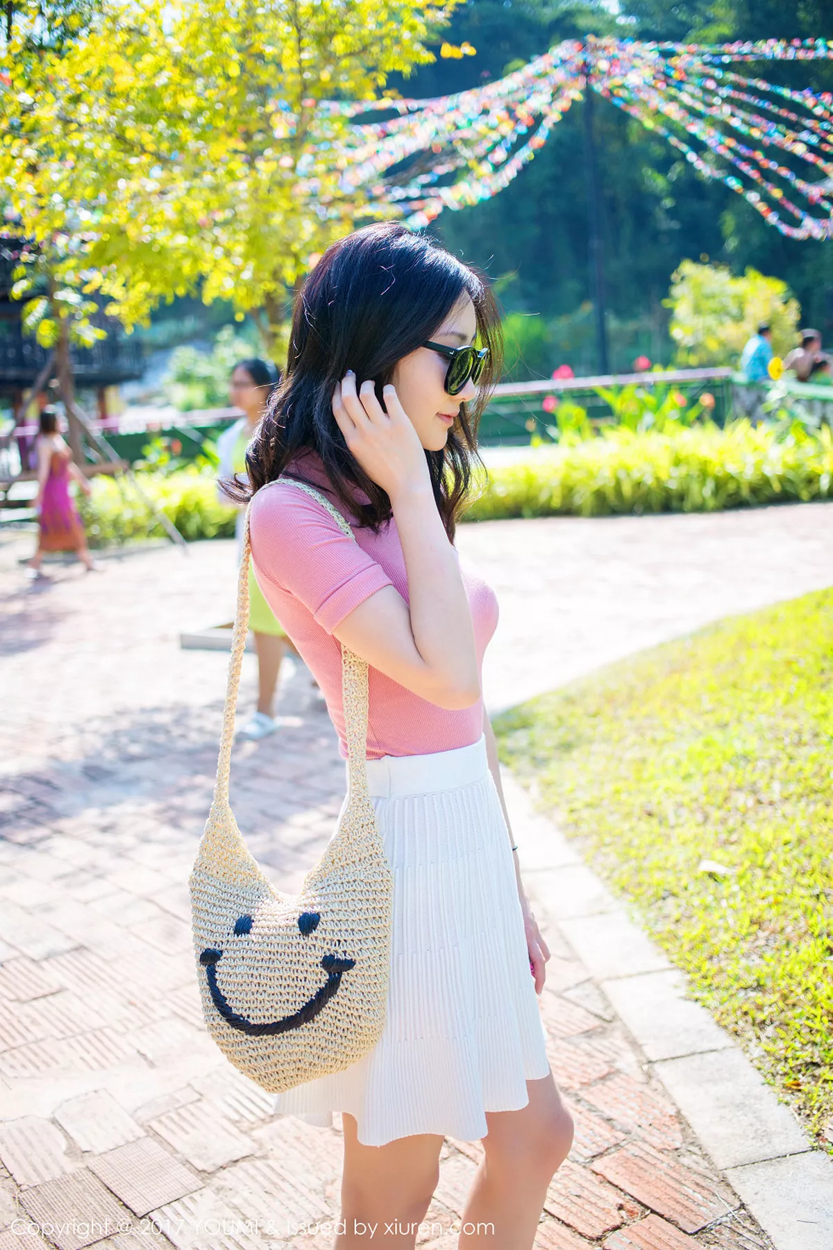 秀人集.com_[YouMi尤蜜荟]Vol.023_妩媚女神Yumi-尤美白色吊带连身裙秀完美身材性感迷人写真47P