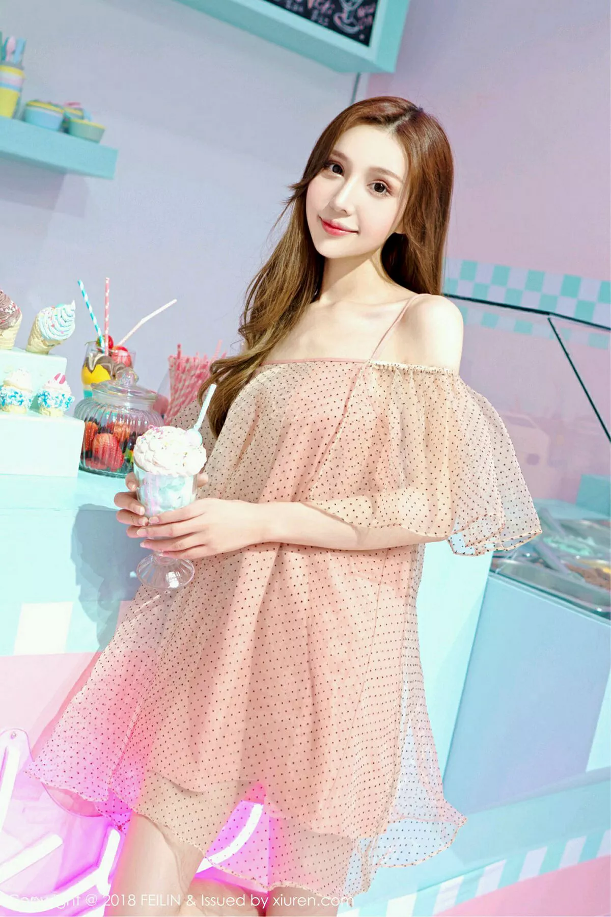 秀人集.com_[FeiLin嗲囡囡]Vol.170_嫩模柠柠_mika户外牛仔短裤+室内清新连身裙迷人写真43P