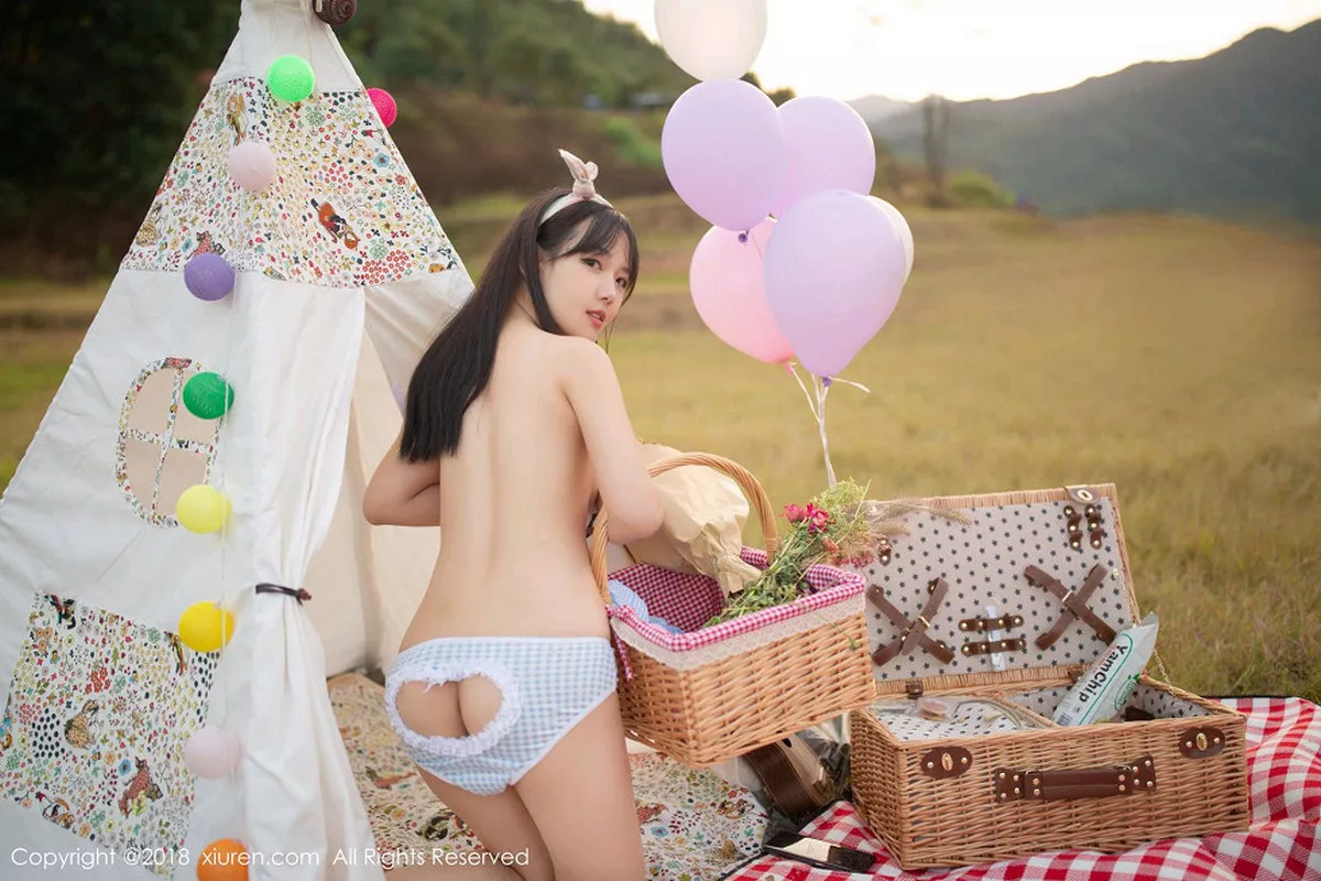 秀人集.com_[XiuRen秀人网]No.1207_嫩模徐微微mia户外性感女仆装半脱露美乳翘臀极致诱惑写真80P