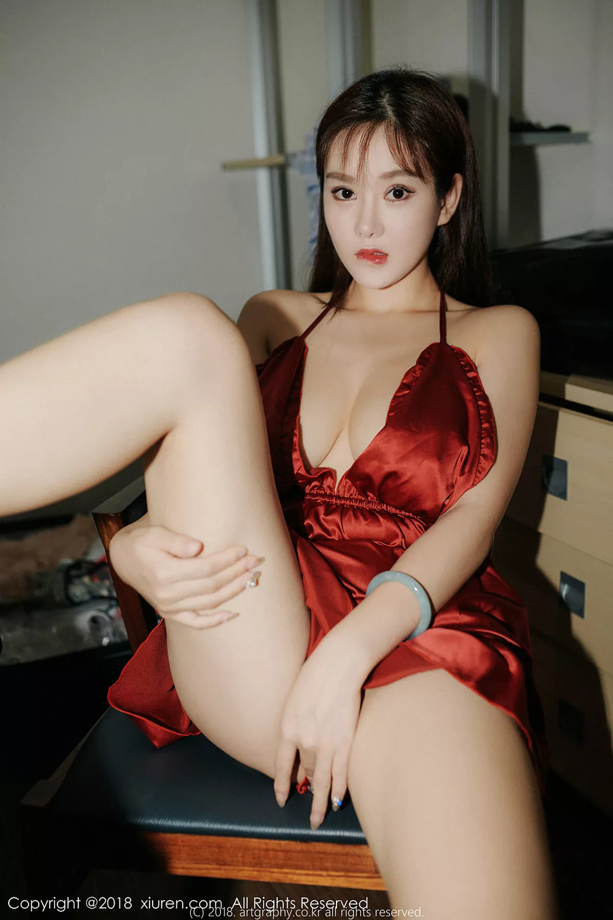秀人集.com_[XiuRen秀人网]No.1204_巨乳女神易阳Silvia私房红色吊带连身裙秀豪乳火辣诱惑写真32P