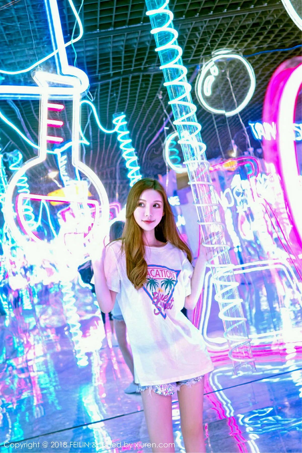 秀人集.com_[FeiLin嗲囡囡]Vol.170_嫩模柠柠_mika户外牛仔短裤+室内清新连身裙迷人写真43P