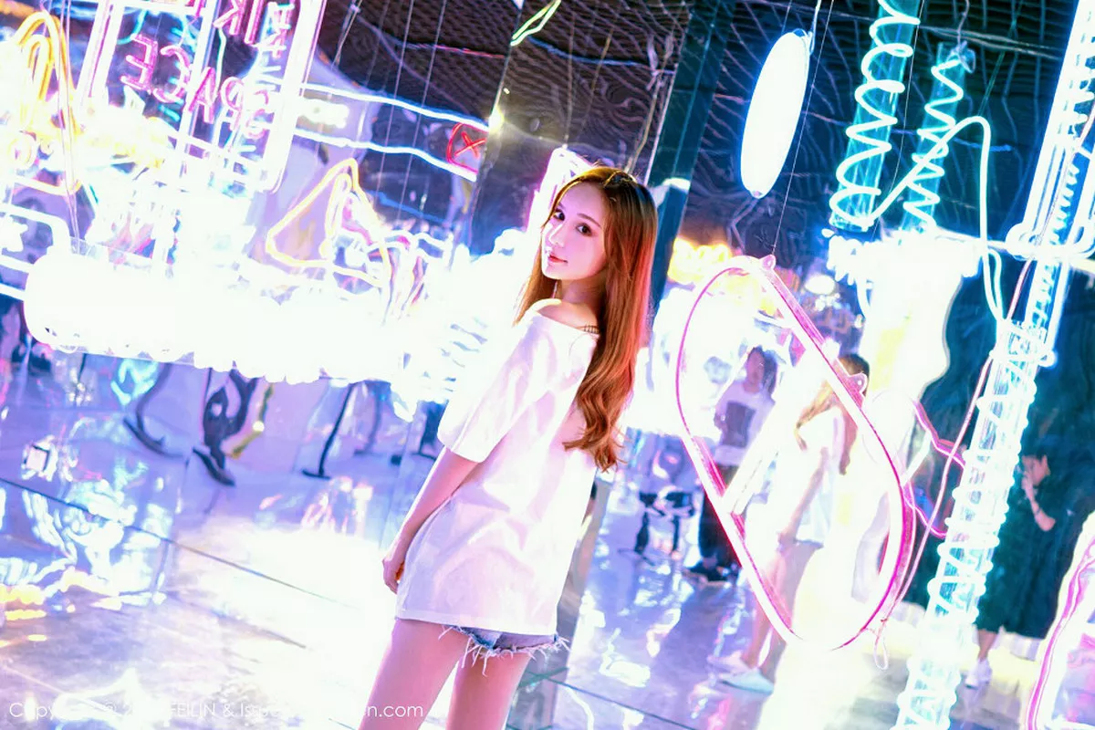 秀人集.com_[FeiLin嗲囡囡]Vol.170_嫩模柠柠_mika户外牛仔短裤+室内清新连身裙迷人写真43P