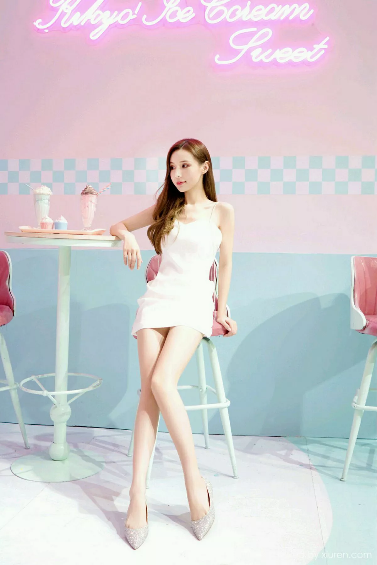 秀人集.com_[FeiLin嗲囡囡]Vol.170_嫩模柠柠_mika户外牛仔短裤+室内清新连身裙迷人写真43P