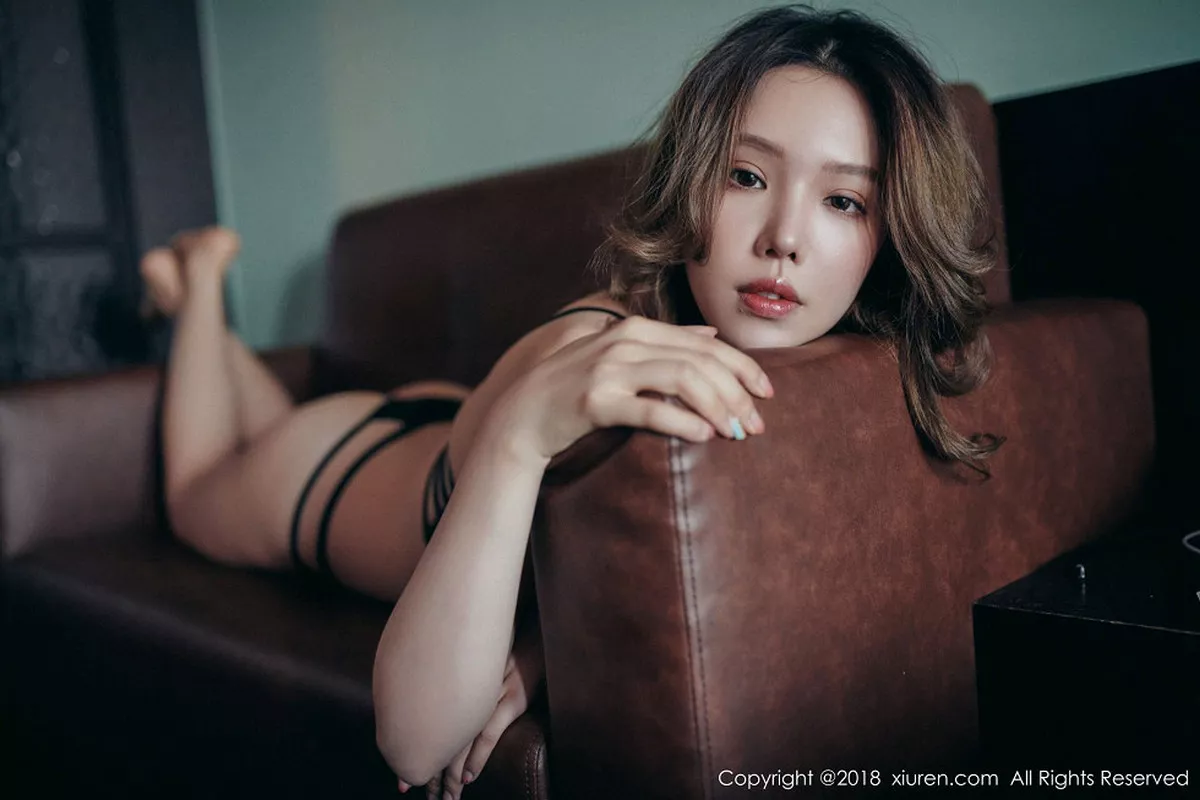 秀人集.com_[XiuRen秀人网]No.1195_女神黄乐然私房黄色高叉连体衣半脱露傲人豪乳极致诱惑写真40P