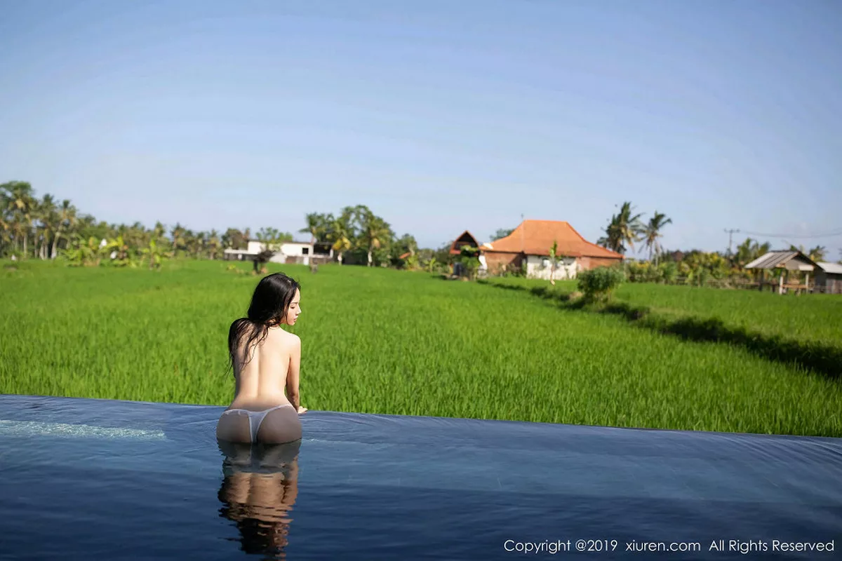 秀人集.com_[XiuRen秀人网]No.1615_女神徐微微mia巴厘岛旅拍户外泳池大尺度全裸上身惹火诱惑写真64P