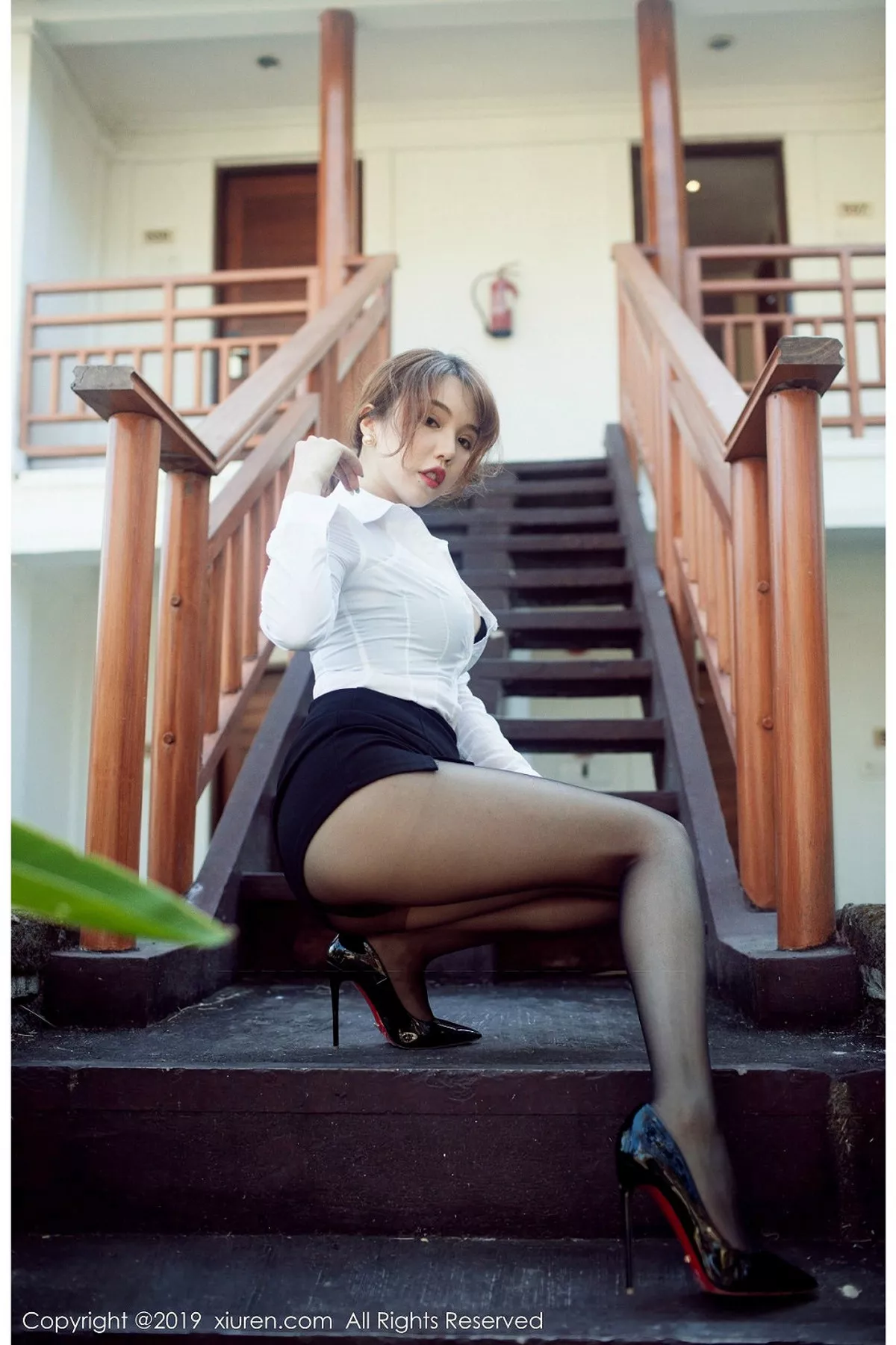 秀人集.com_[XiuRen秀人网]No.1606_女神黄乐然性感秘书装白衬衣配黑短裙黑丝袜惹火诱惑写真56P