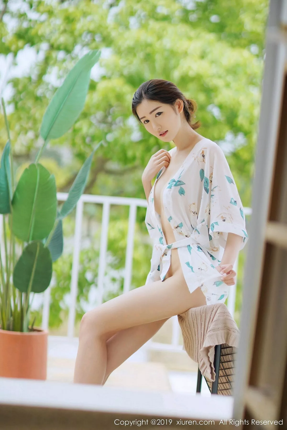 秀人集.com_[XiuRen秀人网]No.1613_嫩模沈梦瑶户外阳台椅子上真空魅惑睡衣露火辣身材诱惑写真50P