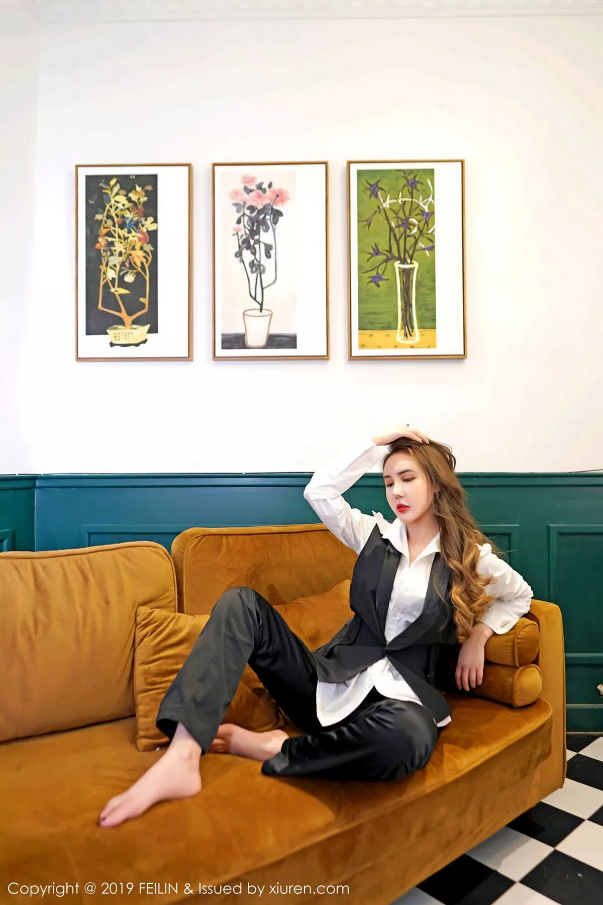 秀人集.com_[FeiLin嗲囡囡]Vol.200_嫩模伍月may私房红色连身裙+白衬衣制服秀苗条身材性感写真50P