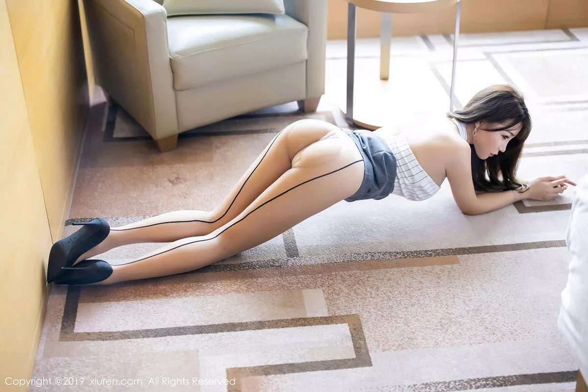 秀人集.com_[XiuRen秀人网]No.1637_女神芝芝Booty私房职业装撩裙露开档肉丝裤袜惹火诱惑写真100P