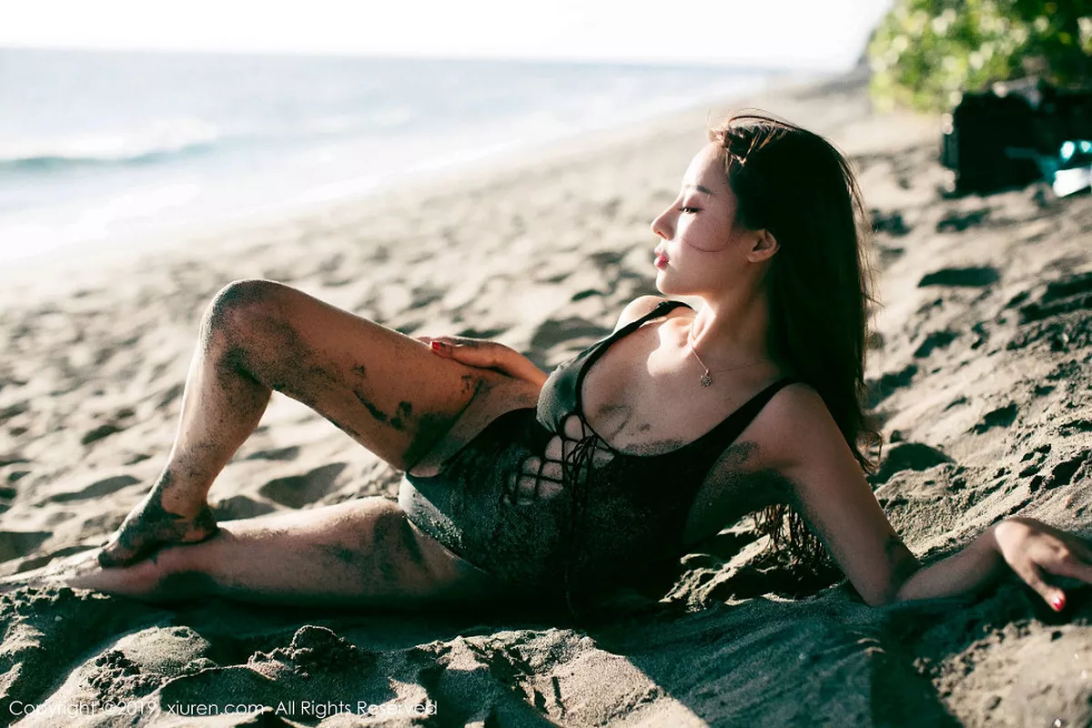 秀人集.com_[XiuRen秀人网]No.1635_嫩模筱慧海边沙滩性感比基尼秀浑圆翘臀撩人姿势诱惑写真50P