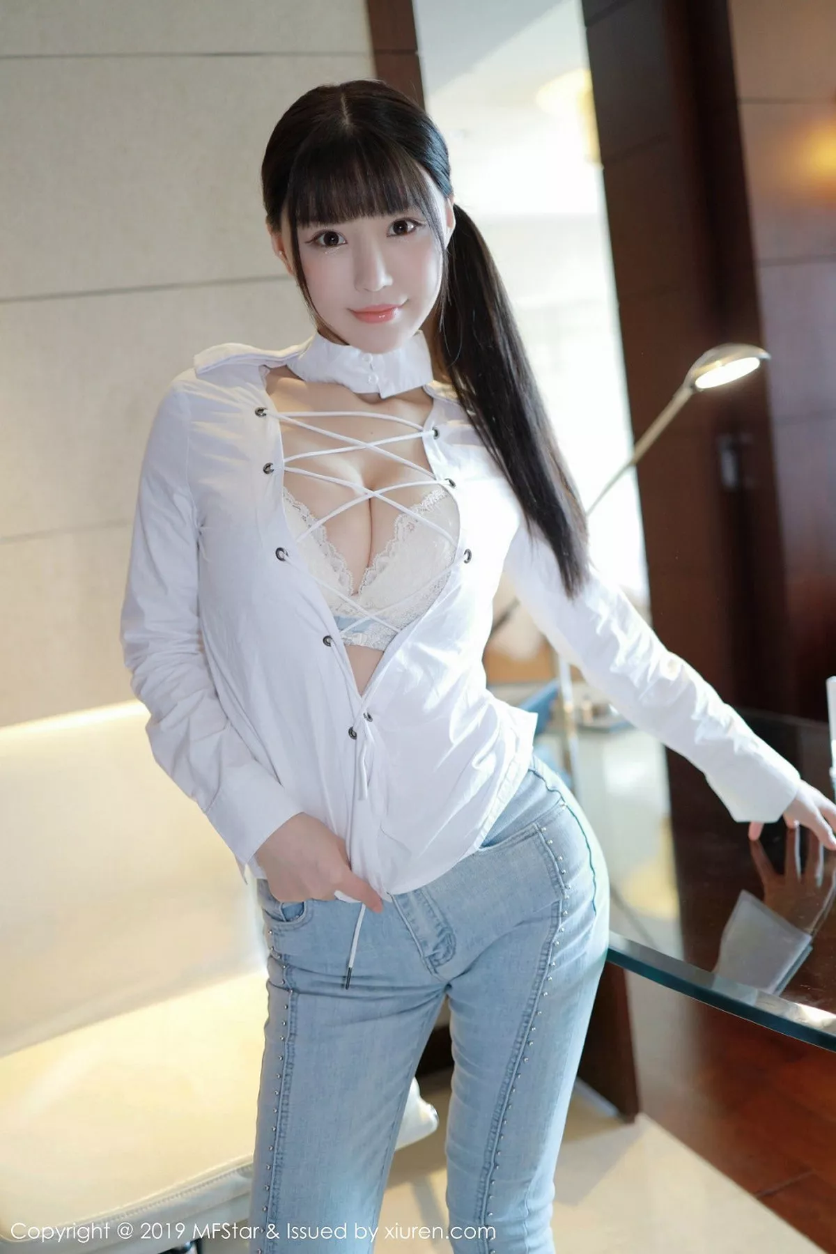 秀人集.com_[MFStar模范学院]Vol.207_嫩模Flower朱可儿白衬衣配牛仔裤半脱露豪乳极致诱惑写真58P