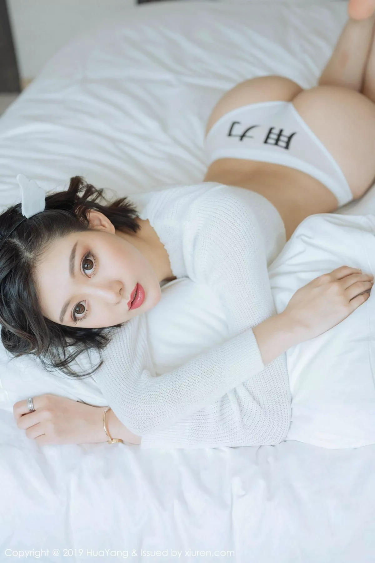 秀人集.com_[HuaYang花漾]Vol.167_嫩模艺轩私房床上性感内衣秀完美身材用力内裤撩人诱惑写真50P