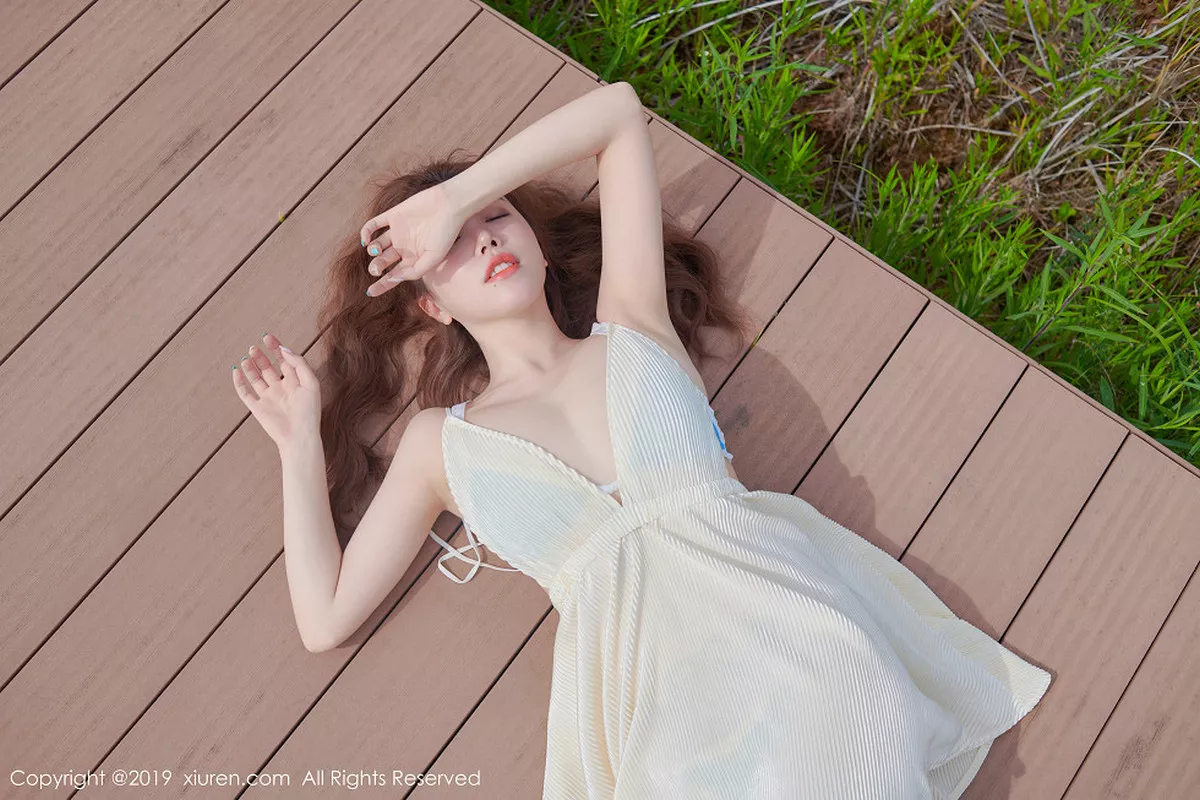 秀人集.com_[XiuRen秀人网]No.1684_女神黄乐然韩国旅拍户外白色蕾丝内衣露豪乳半球惹火诱惑写真54P