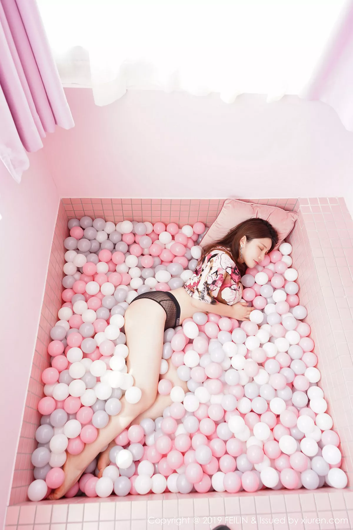 秀人集.com_[FeiLin嗲囡囡]Vol.204_嫩模李清婳私房缕空开档连体黑丝秀完美身材撩人诱惑写真40P