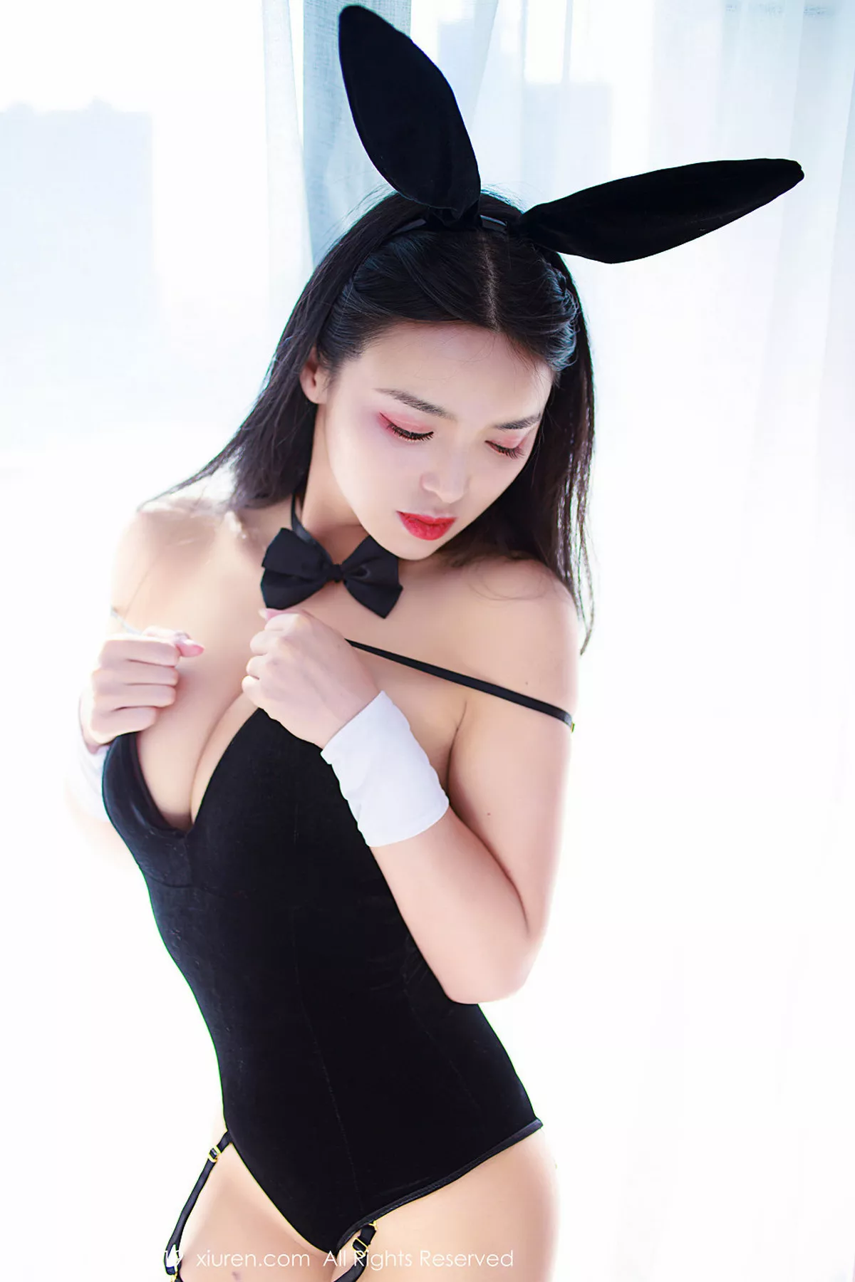 秀人集.com_[XiuRen秀人网]No.1678_嫩模金静熙私房性感兔女郎半脱内衣露傲人豪乳两手遮点诱惑写真50P