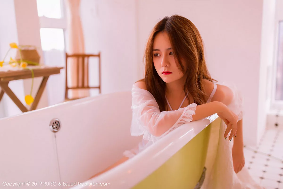 秀人集.com_[RUISG瑞丝馆]Vol.082_嫩模Daisy琳琳居家私房白色蕾丝内衣秀完美身材豪乳诱惑写真48P