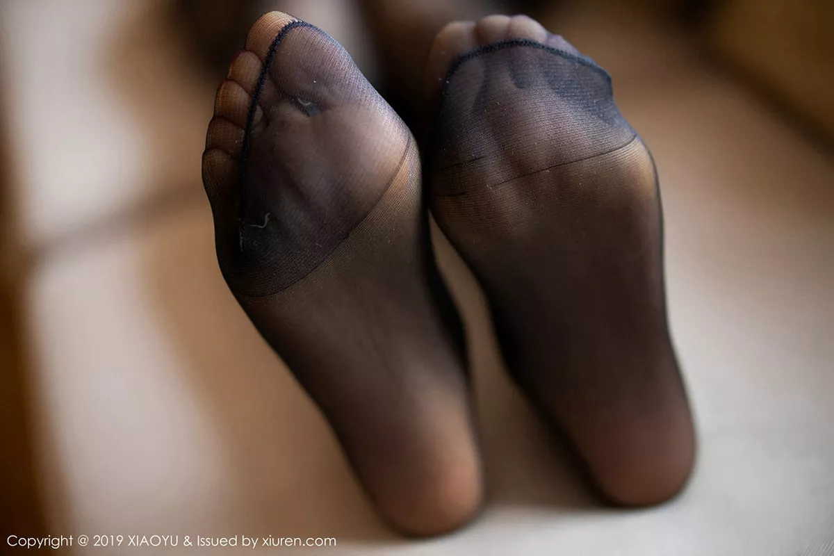 秀人集.com_[XiaoYu画语界]Vol.154_嫩模Angela小热巴私房眼镜OL秘书制服黑丝吊袜诱惑写真96P