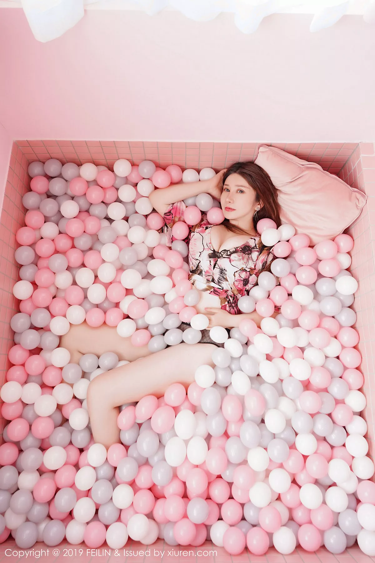 秀人集.com_[FeiLin嗲囡囡]Vol.204_嫩模李清婳私房缕空开档连体黑丝秀完美身材撩人诱惑写真40P