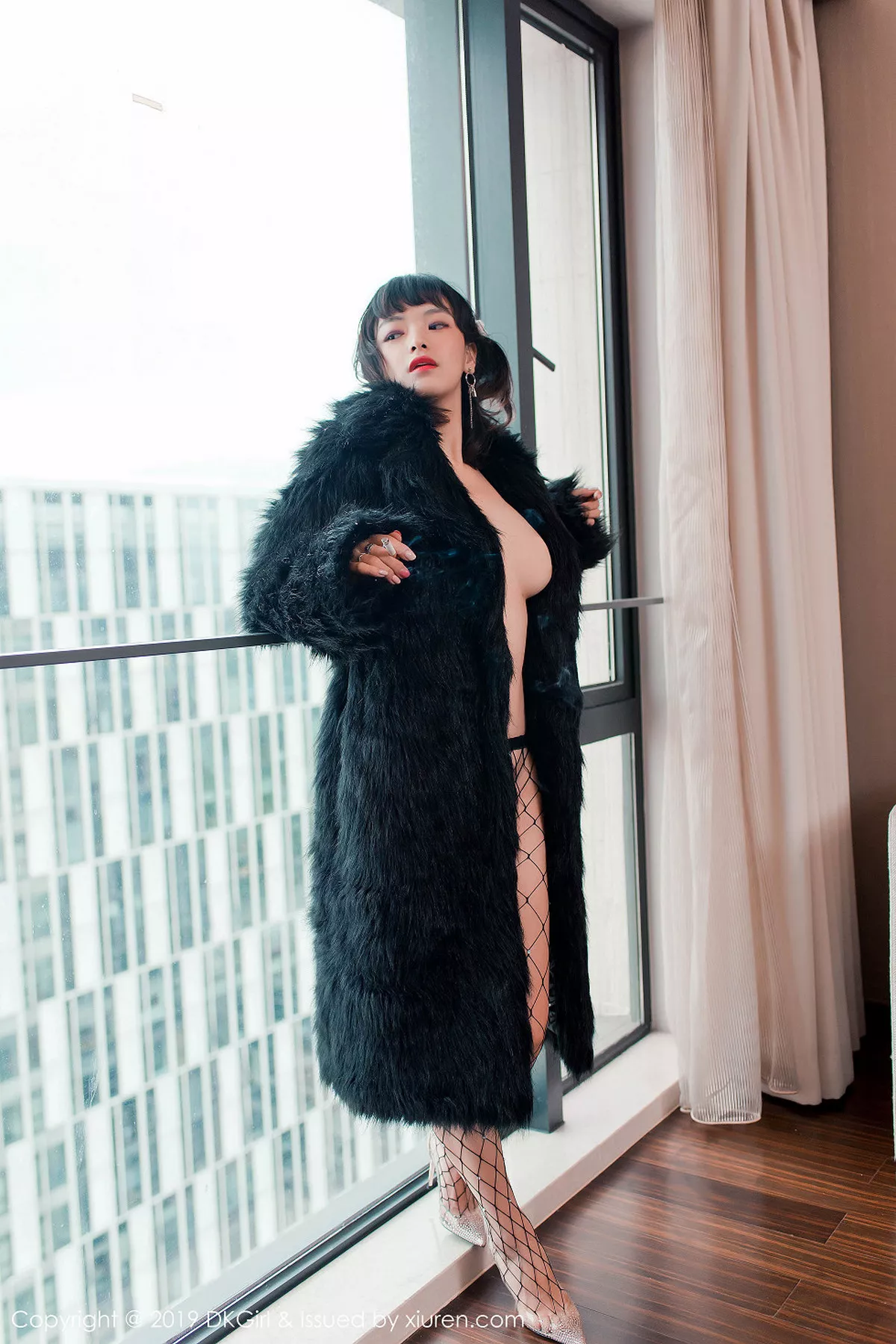 秀人集.com_[DKGirl御女郎]Vol.118_嫩模张花花私房全裸上身秀豪乳黑丝渔网缕空撩人诱惑写真50P