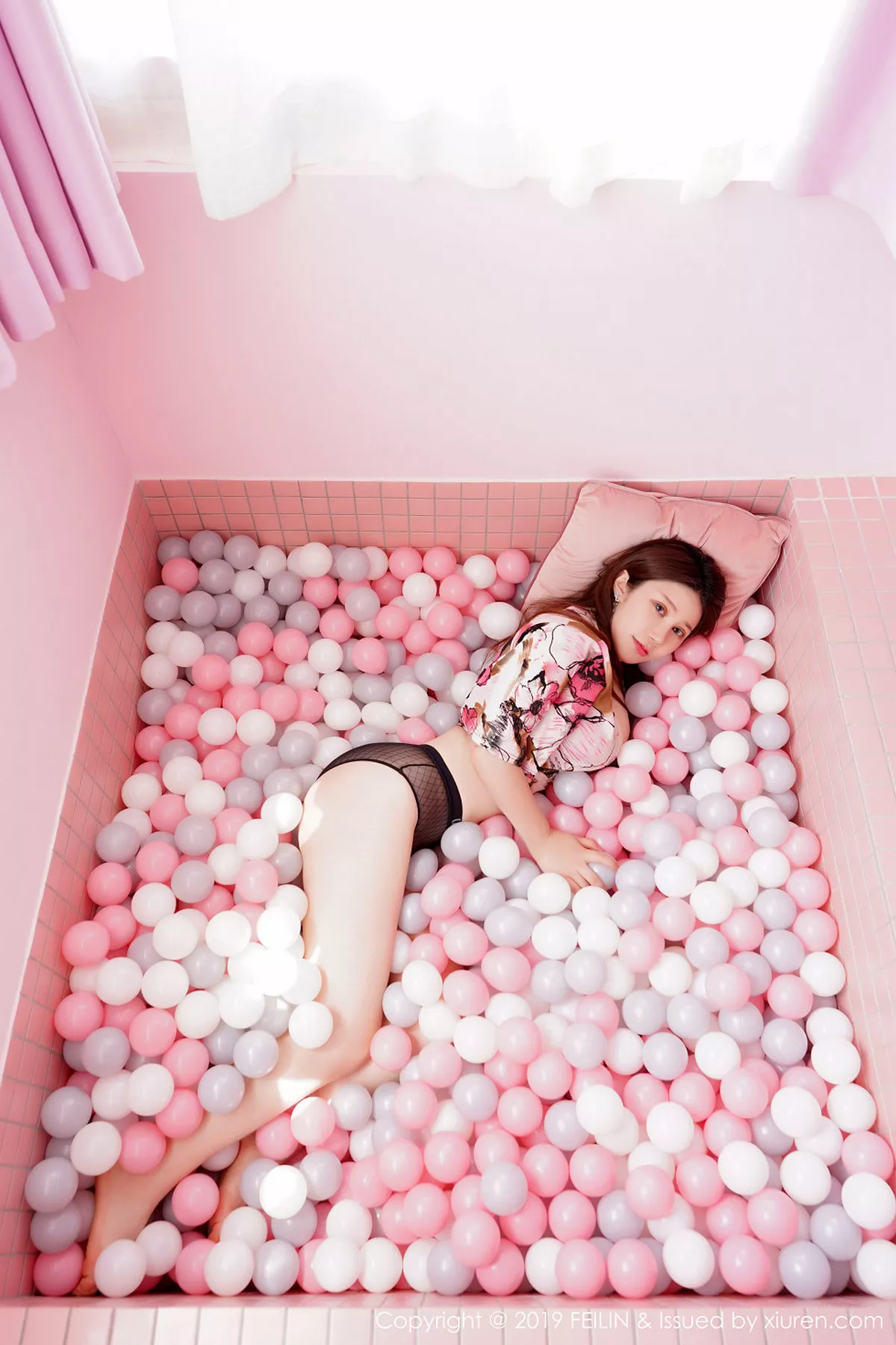 秀人集.com_[FeiLin嗲囡囡]Vol.204_嫩模李清婳私房缕空开档连体黑丝秀完美身材撩人诱惑写真40P