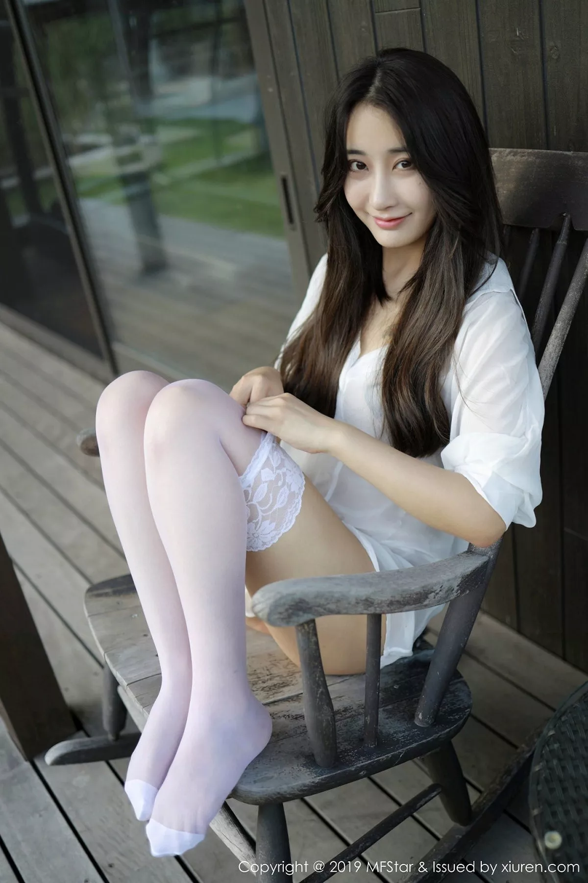 秀人集.com_[MFStar模范学院]Vol.219_嫩模Betty林子欣日本旅拍户外白衬衣配蕾丝吊袜诱惑写真53P