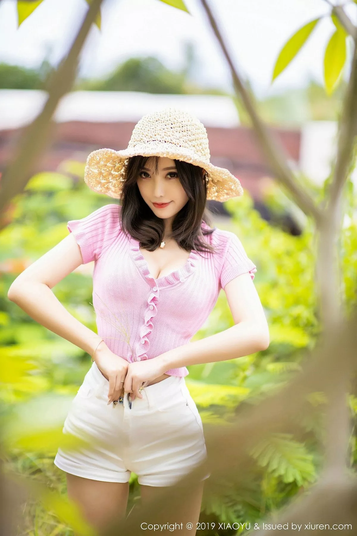 秀人集.com_[XiaoYu画语界]Vol.169_女神杨晨晨sugar心愿旅拍户外草帽女孩蕾丝内衣完美诱惑写真63P