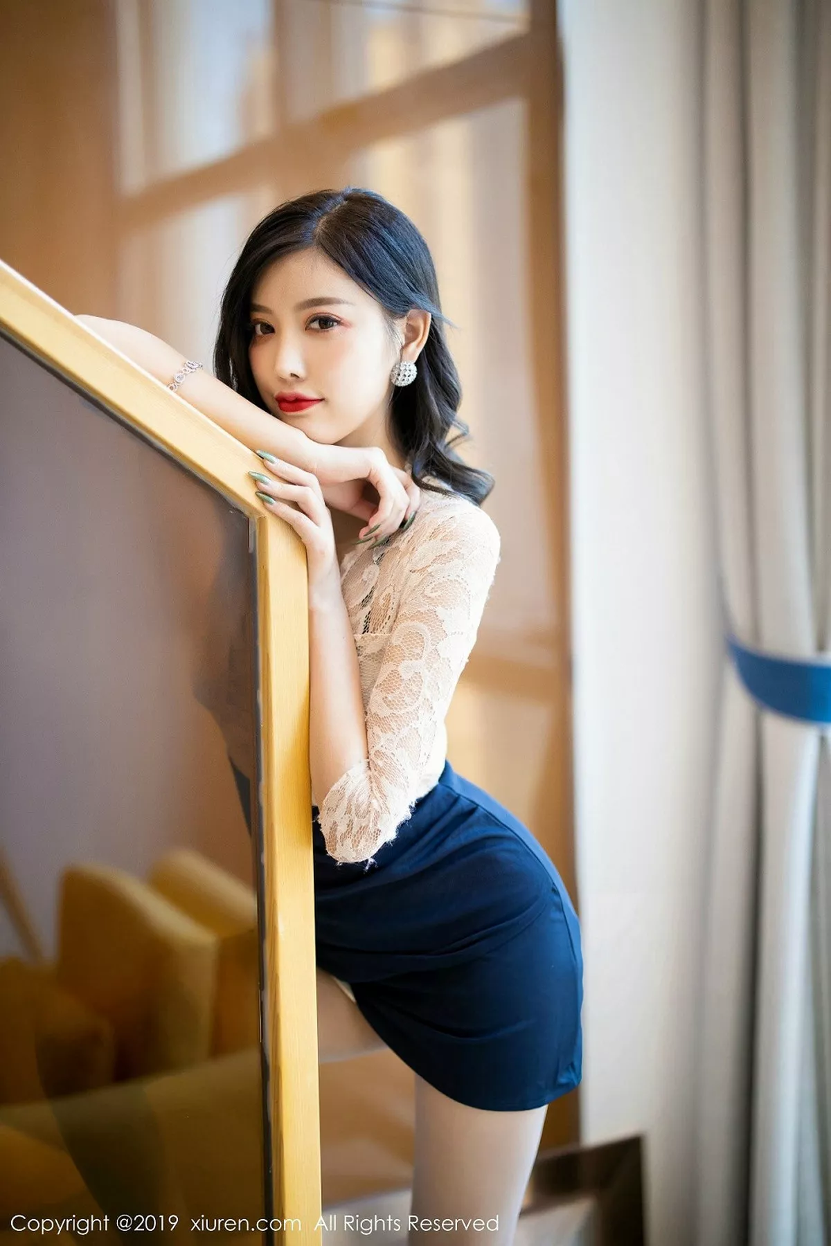 秀人集.com_[XiuRen秀人网]No.1717_女神杨晨晨sugar优雅吊裙配肉丝裤袜秀完美身材销魂诱惑写真70P