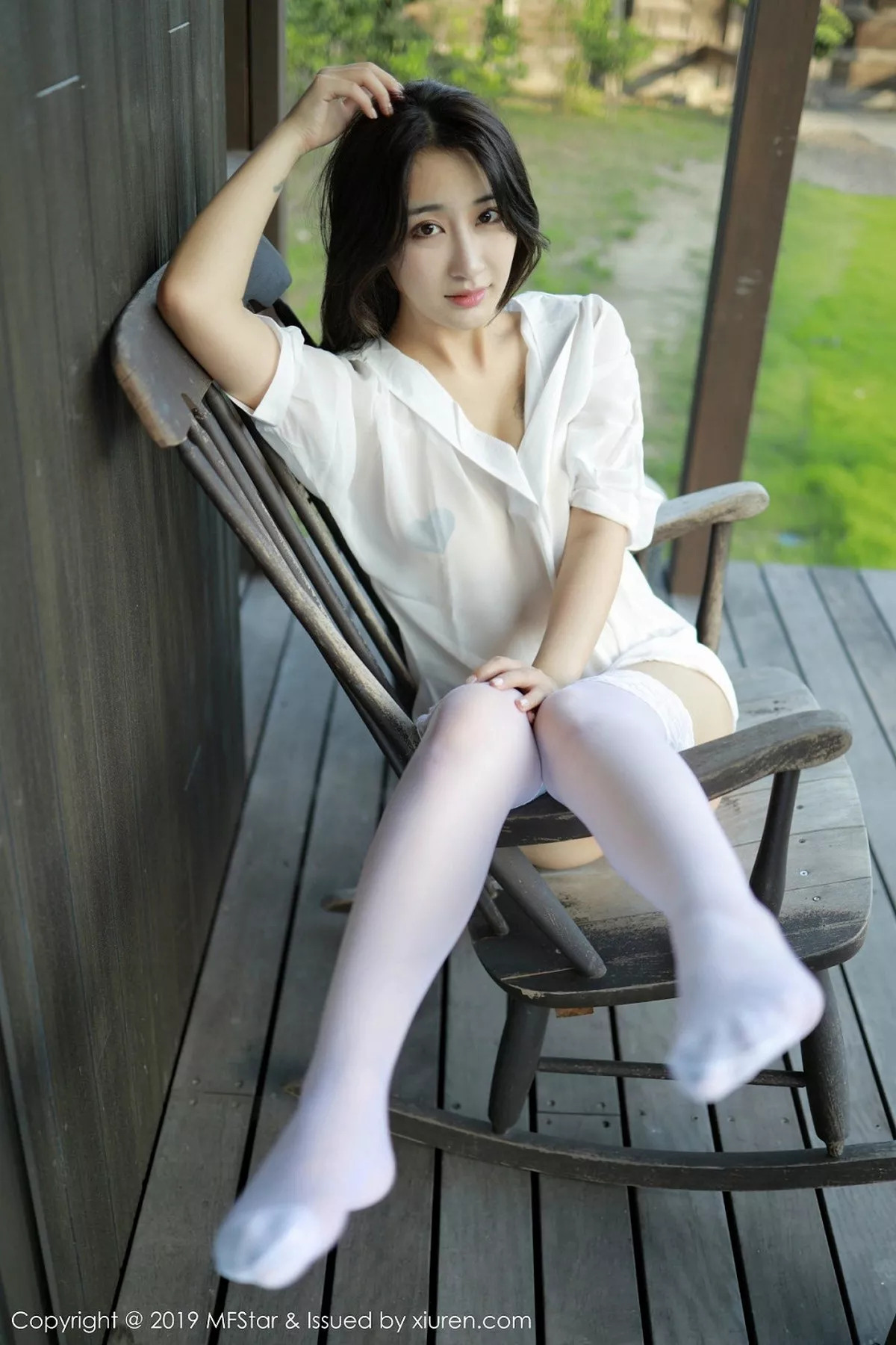 秀人集.com_[MFStar模范学院]Vol.219_嫩模Betty林子欣日本旅拍户外白衬衣配蕾丝吊袜诱惑写真53P