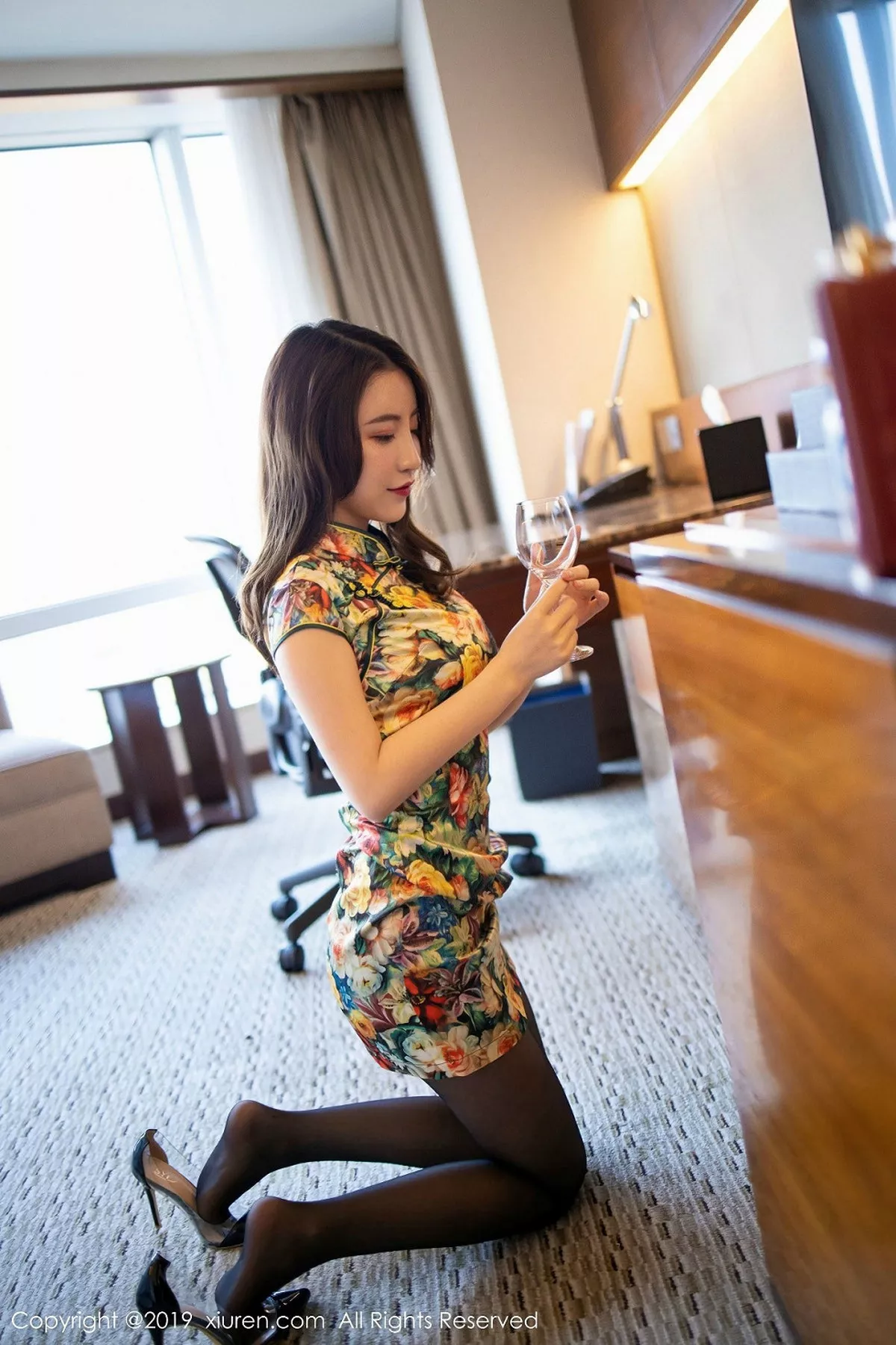 秀人集.com_[XiuRen秀人网]No.1727_嫩模绯月樱-Cherry花色旗袍半脱露无内黑丝裤袜撩人诱惑写真87P