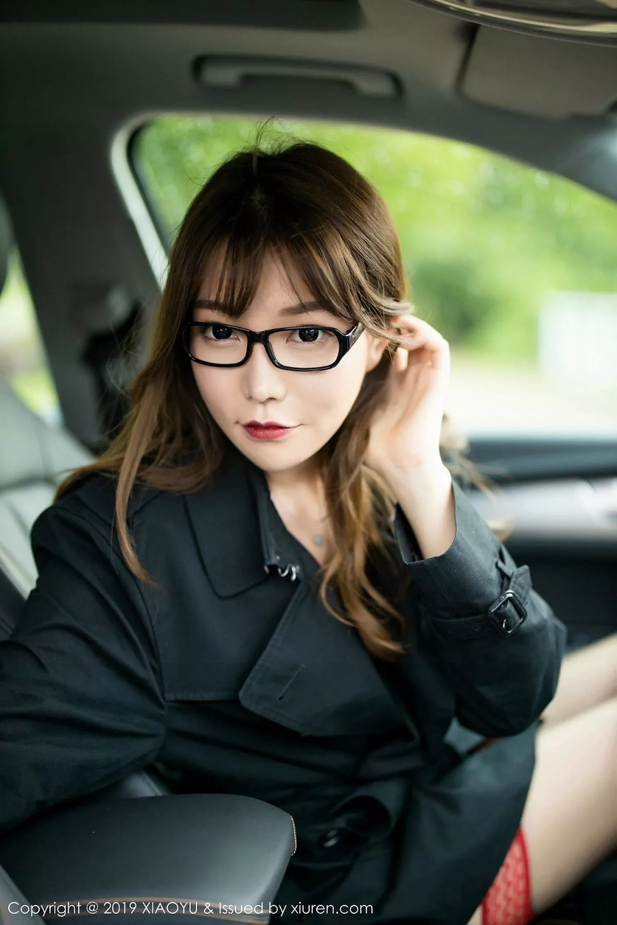 秀人集.com_[XiaoYu画语界]Vol.168_女神芝芝Booty户外半脱露黑色三点式内衣撩人诱惑写真56P