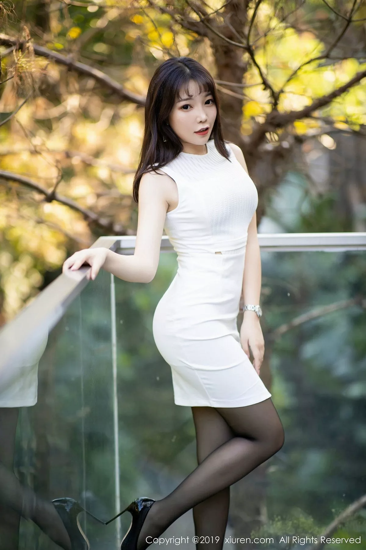 秀人集.com_[XiuRen秀人网]No.1714_女神芝芝Booty室外典雅短裙+私房魅惑黑丝秀完美身材诱惑写真66P