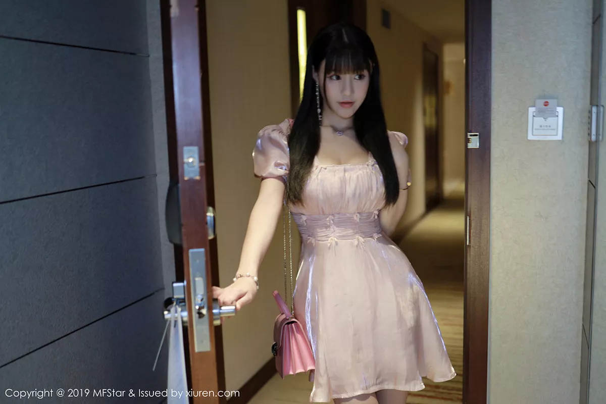秀人集.com_[MFStar模范学院]Vol.217_女神Flower朱可儿粉色连身裙全脱秀性感内衣完美诱惑写真90P