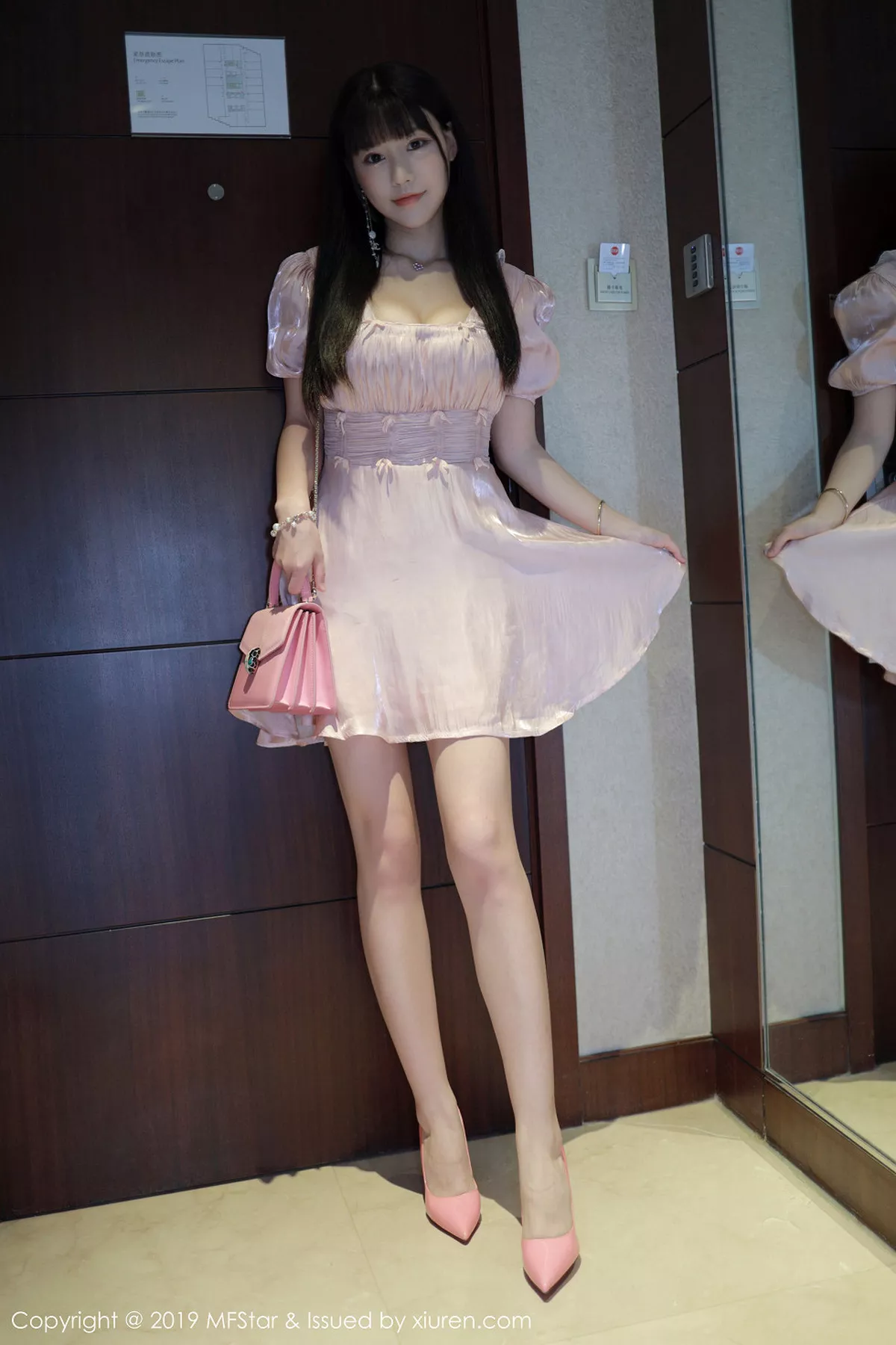 秀人集.com_[MFStar模范学院]Vol.217_女神Flower朱可儿粉色连身裙全脱秀性感内衣完美诱惑写真90P
