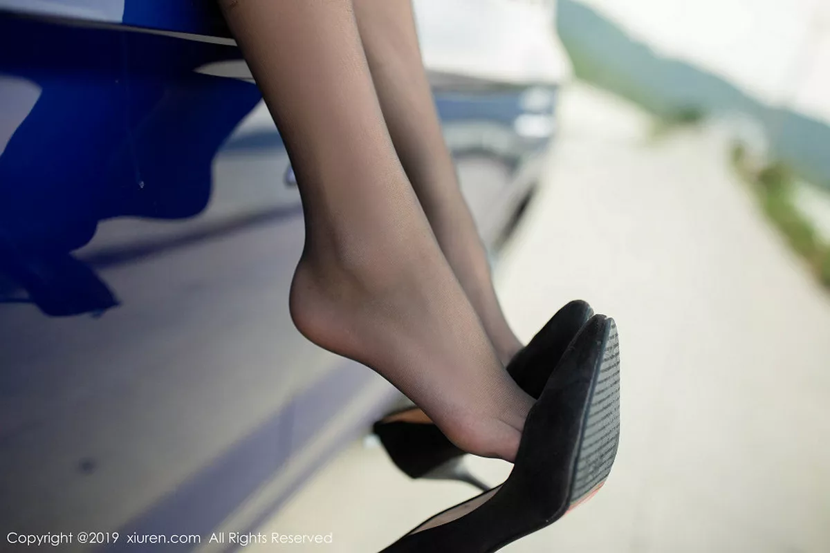 秀人集.com_[XiuRen秀人网]No.1768_嫩模就是阿朱啊户外车拍系列超薄无内黑丝秀翘臀极致诱惑写真87P