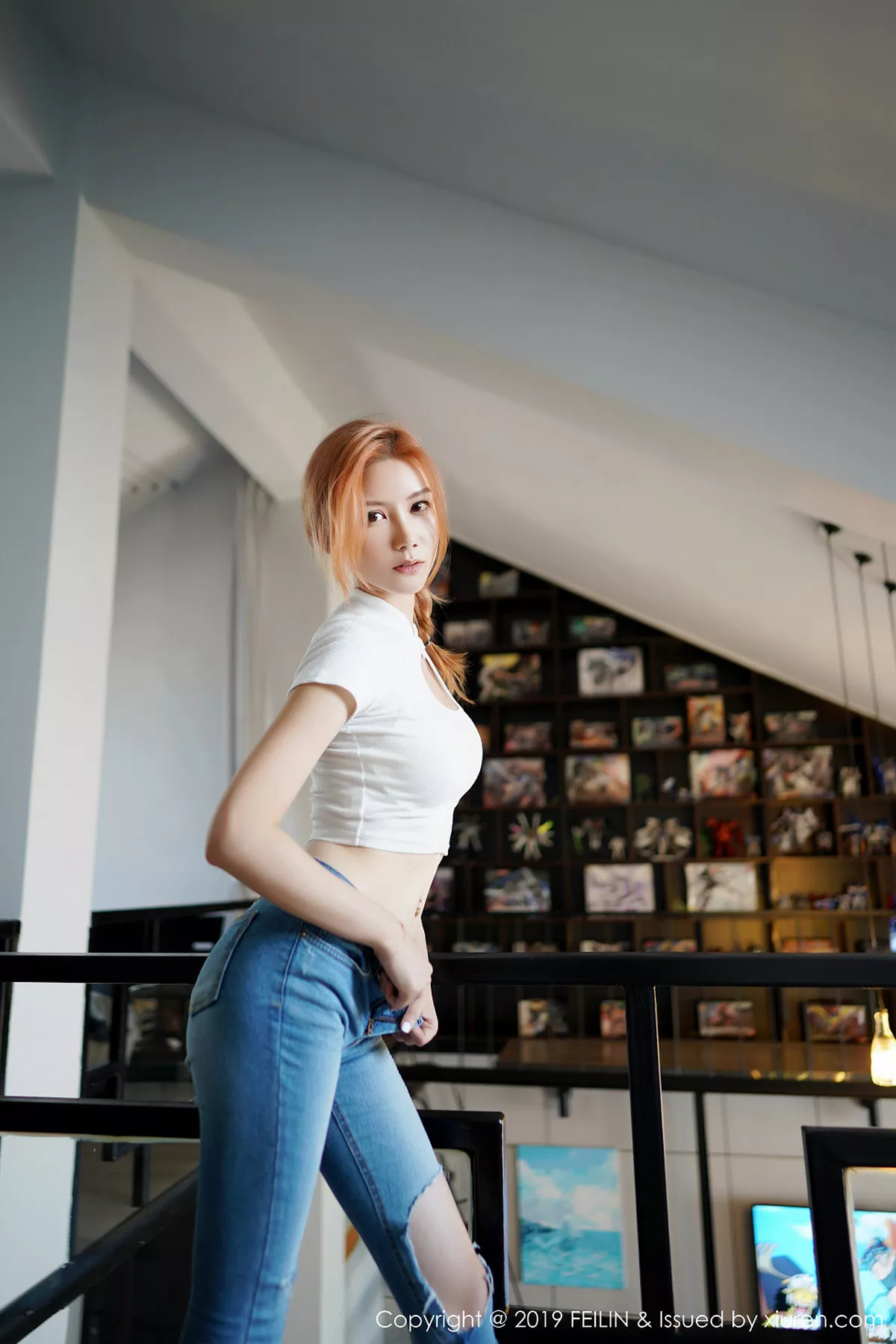 秀人集.com_[FeiLin嗲囡囡]Vol.212_嫩模爱丽儿私房性感黑色内衣配紧身牛仔裤秀完美身材写真40P
