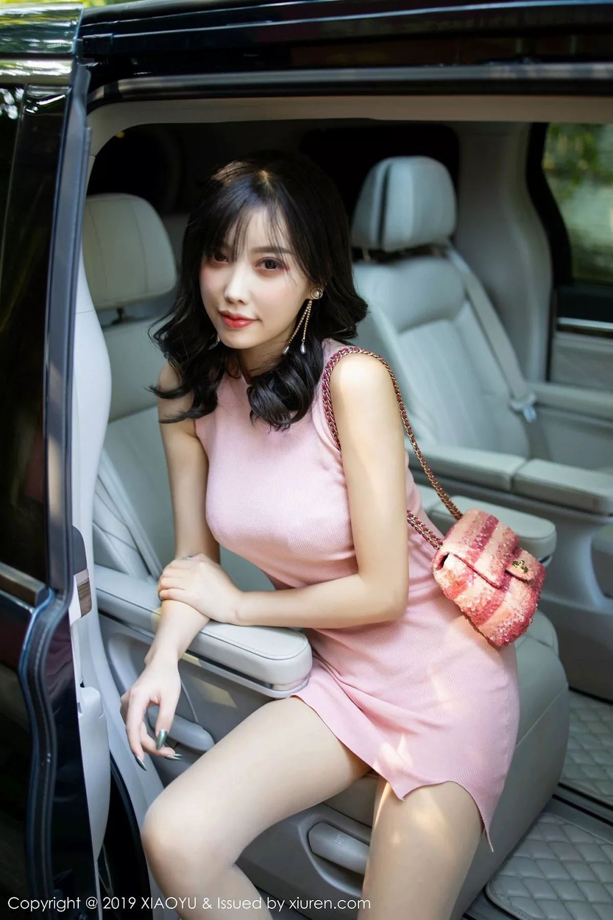 秀人集.com_[XiaoYu画语界]Vol.178_女神杨晨晨sugar心愿旅拍室外车拍主题无内肉丝裤袜诱惑写真66P