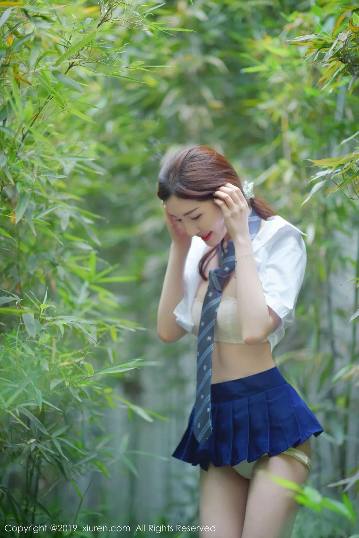 秀人集.com_[XiuRen秀人网]No.1733_嫩模沈梦瑶户外清爽学生装大胆半脱露白色蕾丝内衣诱惑写真60P