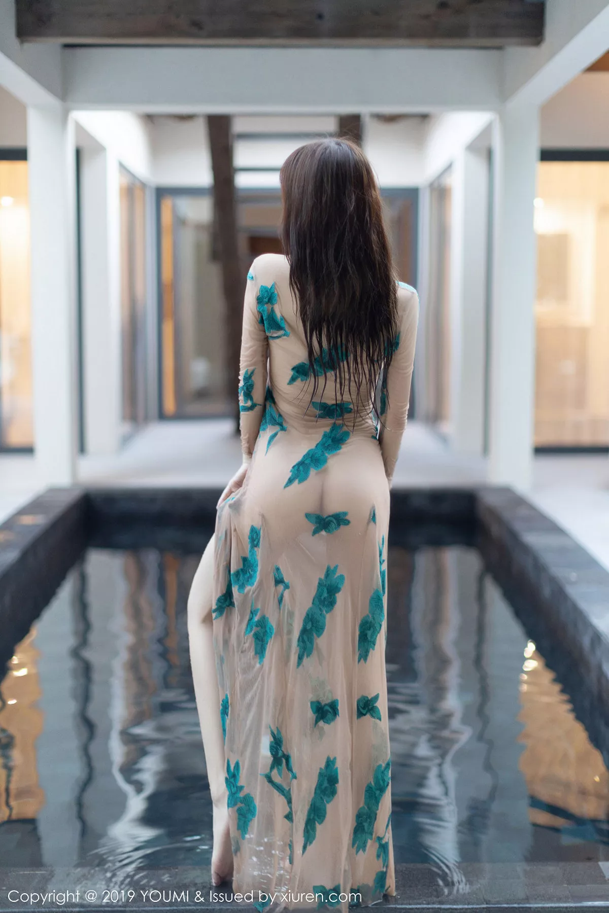 秀人集.com_[YouMi尤蜜荟]Vol.356_女神周于希Sandy马尔代夫旅拍泳池薄纱裙湿身透视诱惑写真55P