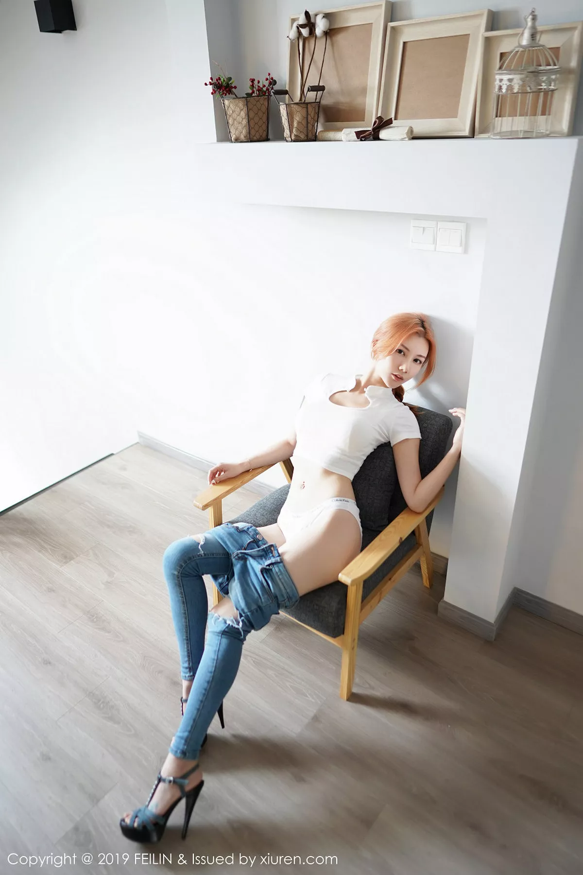 秀人集.com_[FeiLin嗲囡囡]Vol.212_嫩模爱丽儿私房性感黑色内衣配紧身牛仔裤秀完美身材写真40P