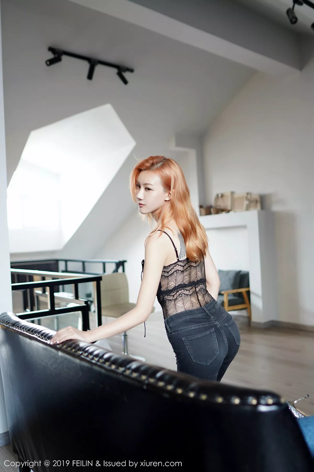 秀人集.com_[FeiLin嗲囡囡]Vol.212_嫩模爱丽儿私房性感黑色内衣配紧身牛仔裤秀完美身材写真40P