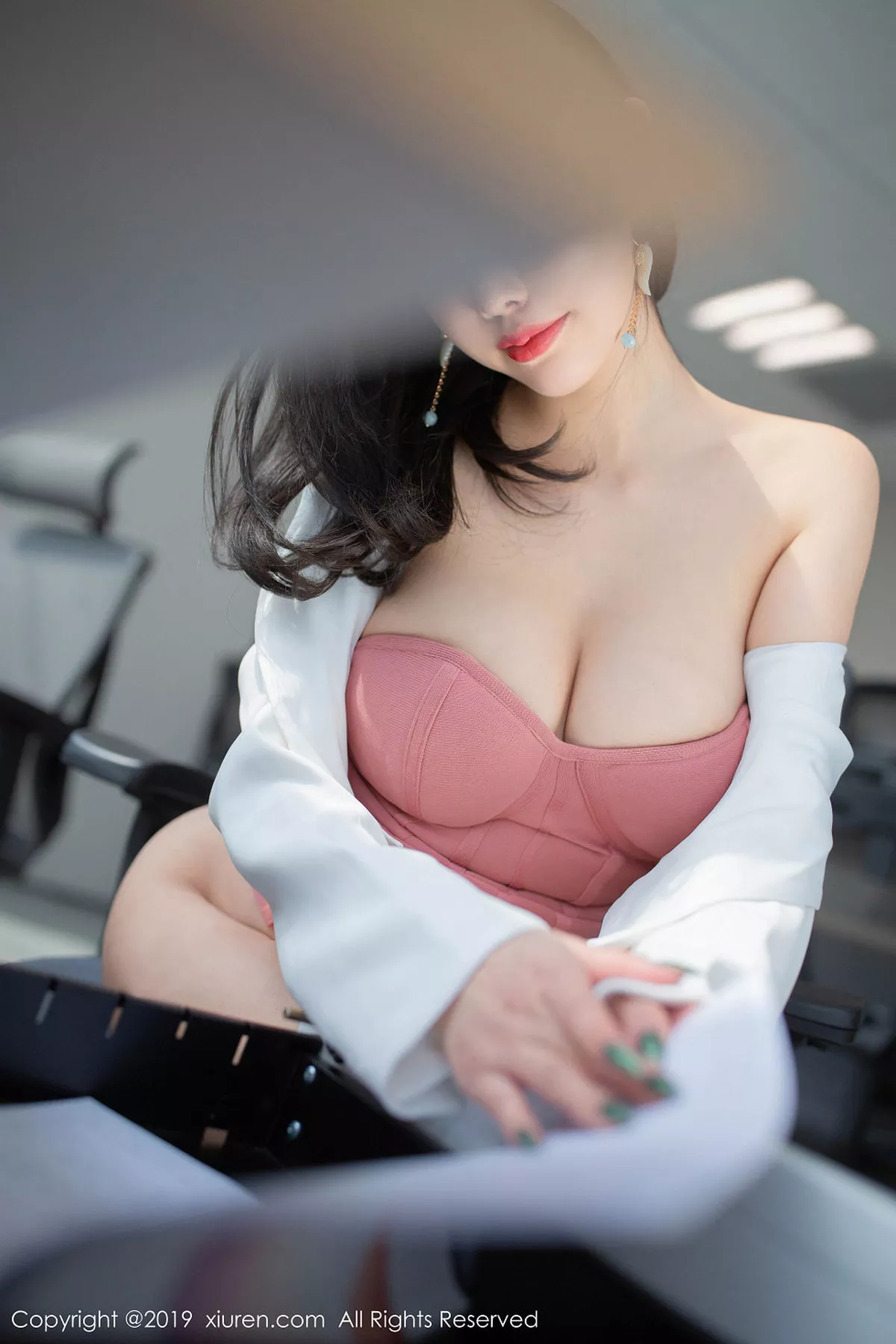 秀人集.com_[XiuRen秀人网]No.1743_女神杨晨晨suga秘书主题白衬衣职业装半脱秀浑圆翘臀诱惑写真55P